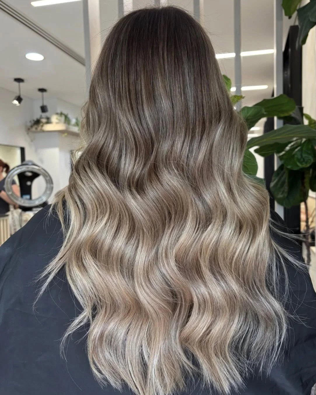 She didn&rsquo;t want &lsquo;just&rsquo; blonde.

She wanted softer regrowth, expensive dimension and a colour that looks beautiful between visits. 

Save this for your next consultation🙂&zwj;↕️ 

#darwinhairdresser #darwinhairsalon #blonde #oandm #
