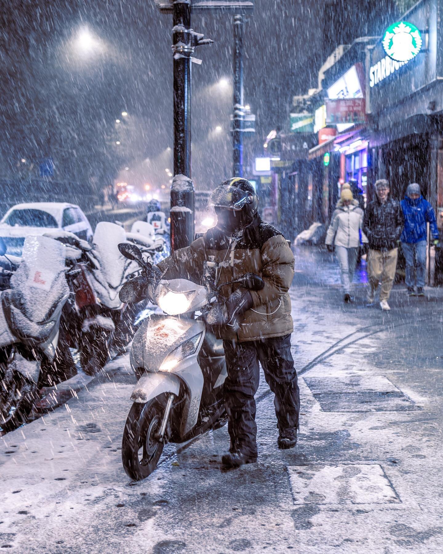 Snow.

Camera: Sony A7Riii
Lens: Sony 24-70mm f/2.8

#streetphotography #creativeoptic #dof_addicts #opticalwander #london #nightshooters #sonyalpha #streetphotographylondon #cityscapes #beautifuldestinations #visualambassadors #photographylovers #tr