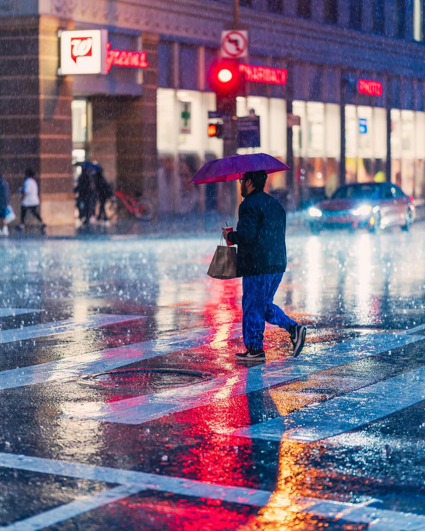 Night in the rain.

Camera: Sony A7Riii @sonyalpha
Lens: Sigma 85 mm f/1.4 @sigmauk

#losangelesphotographer
#streetphotography 
#creative_optic
#dof_addicts
#opticalwander 
#losangeles
#travelphotography
#rainstreets 
#moodyedits
#visualgrams

#mood