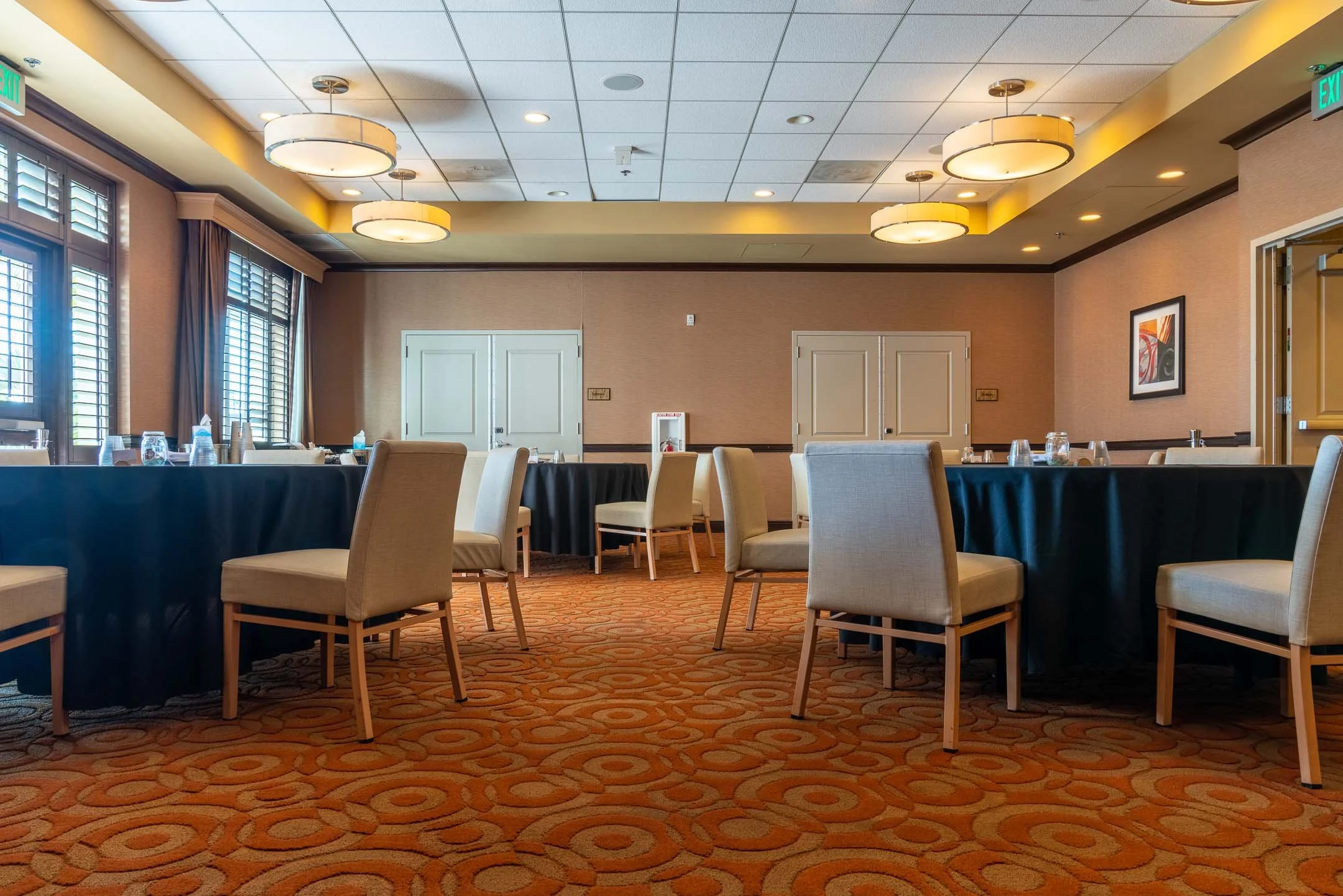 Small event room in the Jamaica Bay Inn in Marina del Rey
