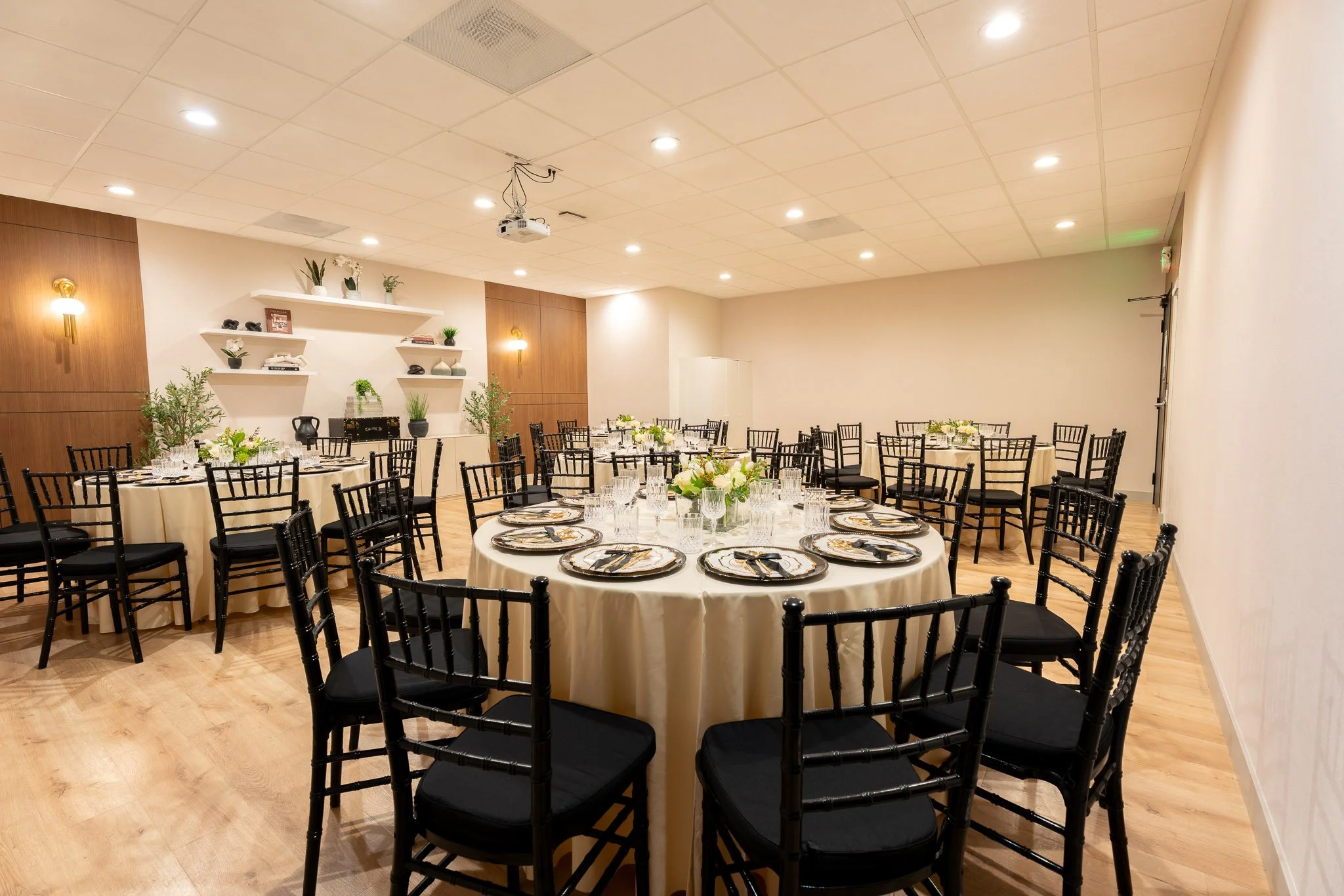 Interior event venue with chairs, bouquet of flowers and silverware of the Kins Hotel in Los Angeles