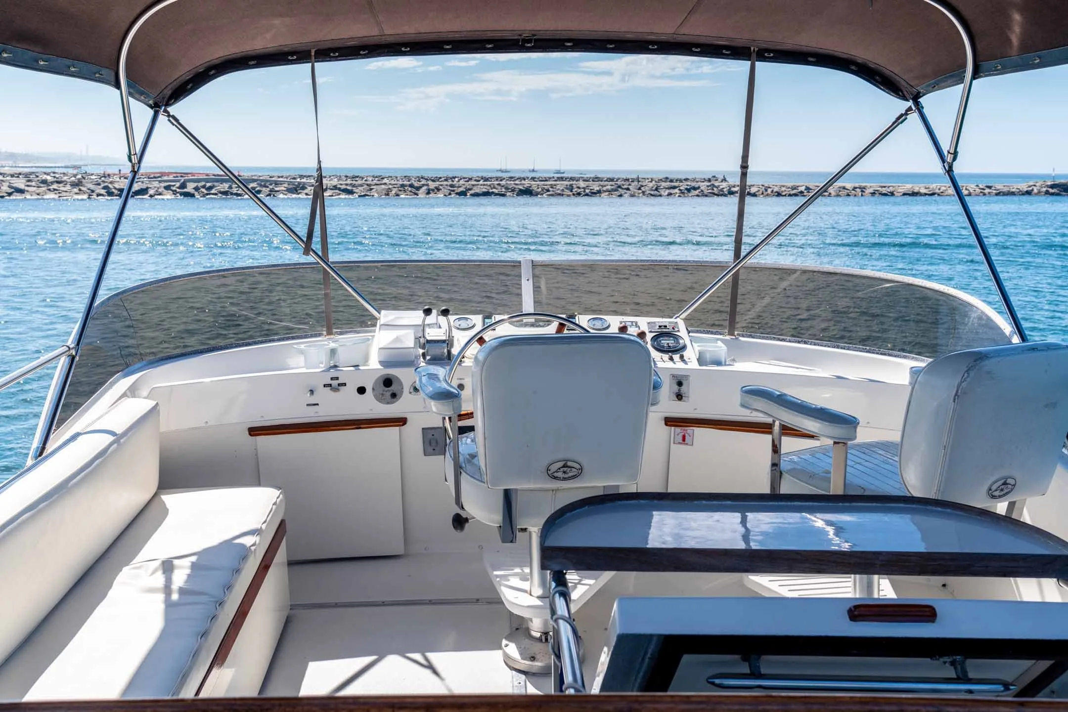 Steering wheel of Calico Yacht Charter in Marina del Rey