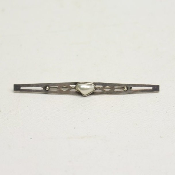 CC Sterling Silver Blister Pearl Bar Pin