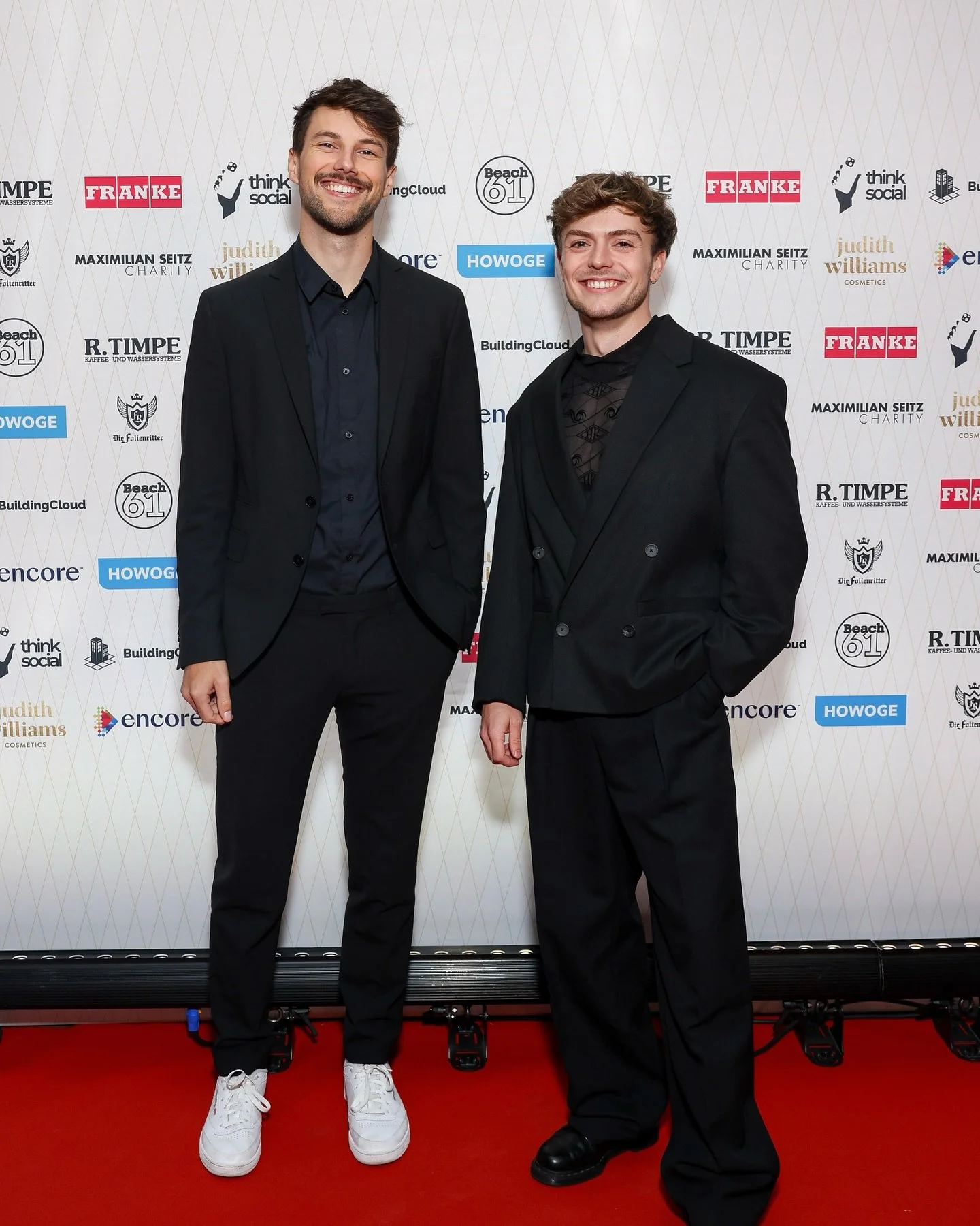 Bromance est. 2018 🎙️✖️🎸
&mdash;&mdash;&mdash; 
@kindeswohl_berlin @pullmanberlinschweizerhof #acousticduo #livemusik #germansinger #vocalist #menstyle #fashioninspo #hankjobenhavn #nightout #newcomer #popmusik #redcarpetlook #friendship 
📷 Gerald