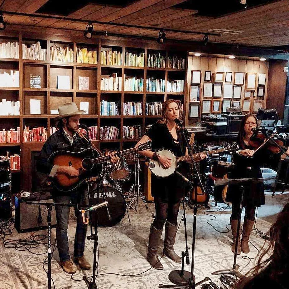 Some gigs call for heels and violin. This one called for boots and fiddle. 🎸🪕🎻🔥 A special memory from 2 years ago. Missing me some live music! 😭❤️
:
#musicianslife #giglife #violin #fiddle #multistyle #livemusic