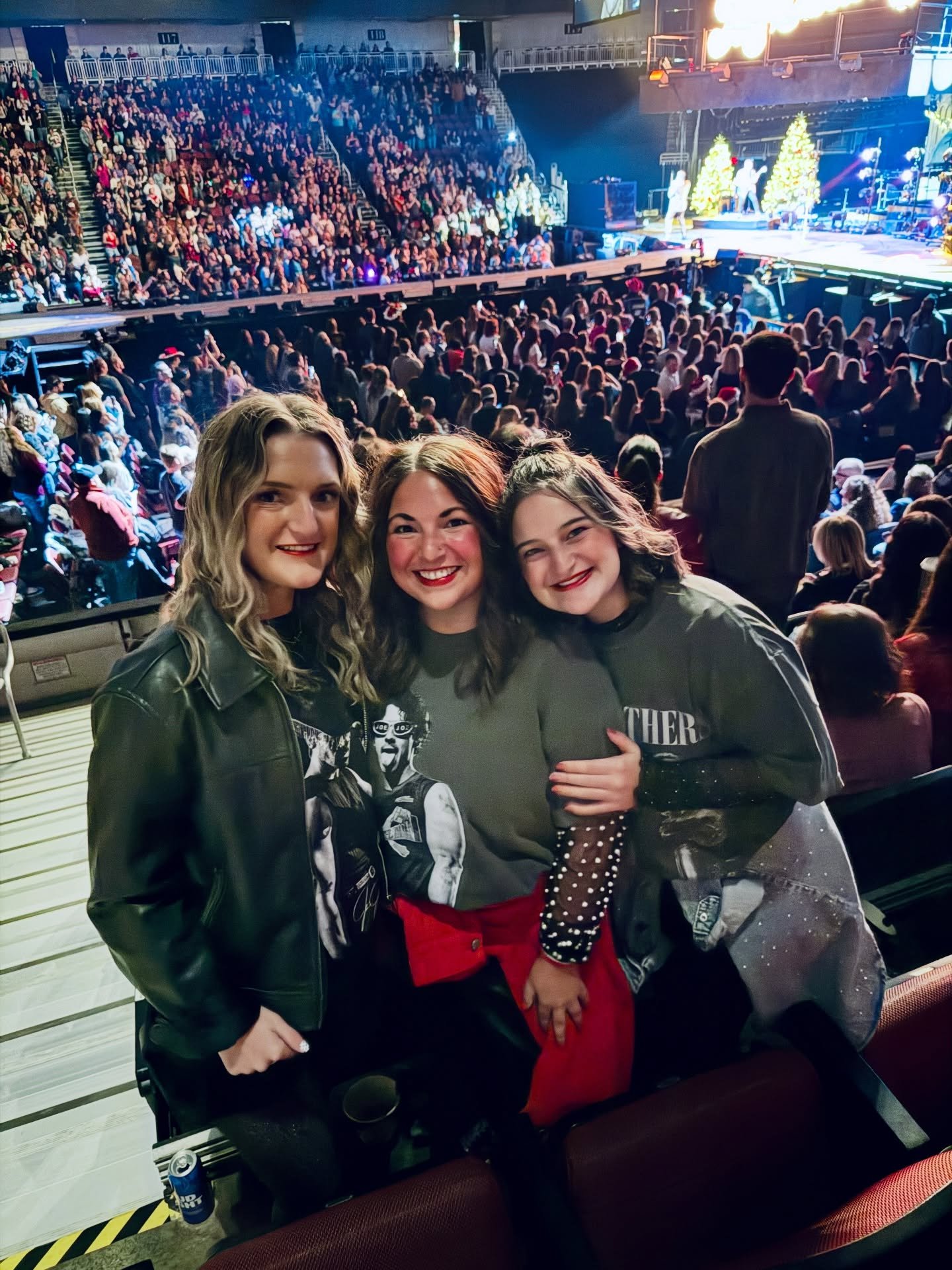 rice sisters 🤝🏼 jonas brothers

We grew up loving Jesse McCartney &amp; the Jonas Brothers &amp; seeing them live with my sisters was the ultimate dance party! Such a full circle moment &amp; truly the best concert we&rsquo;ve ever been to, hands d