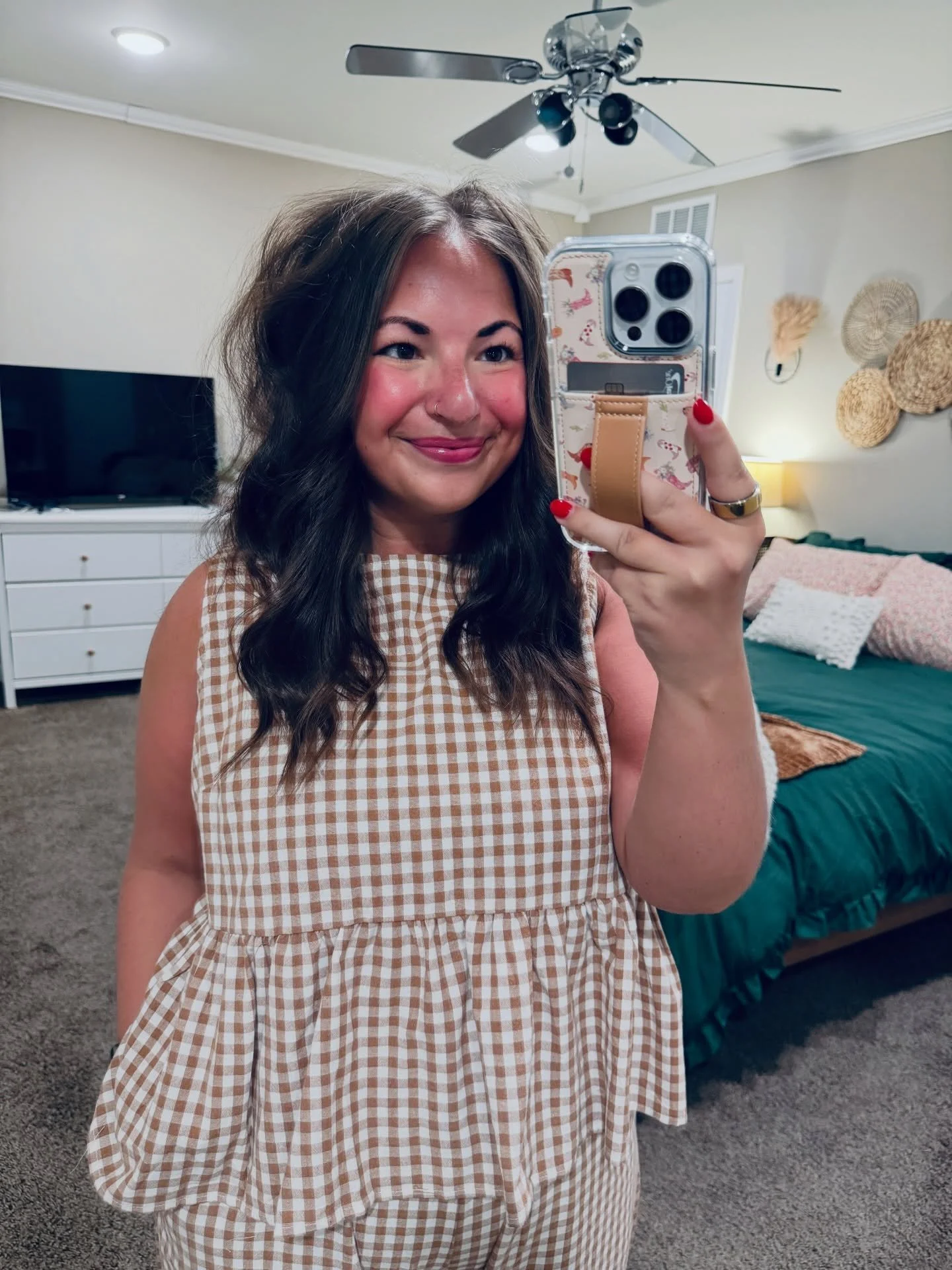 boot scootin&rsquo; but make it floral 🤠🌸💐 in love with my new @wallicases ! use code ALLI10 for 10% off! #mywallicase