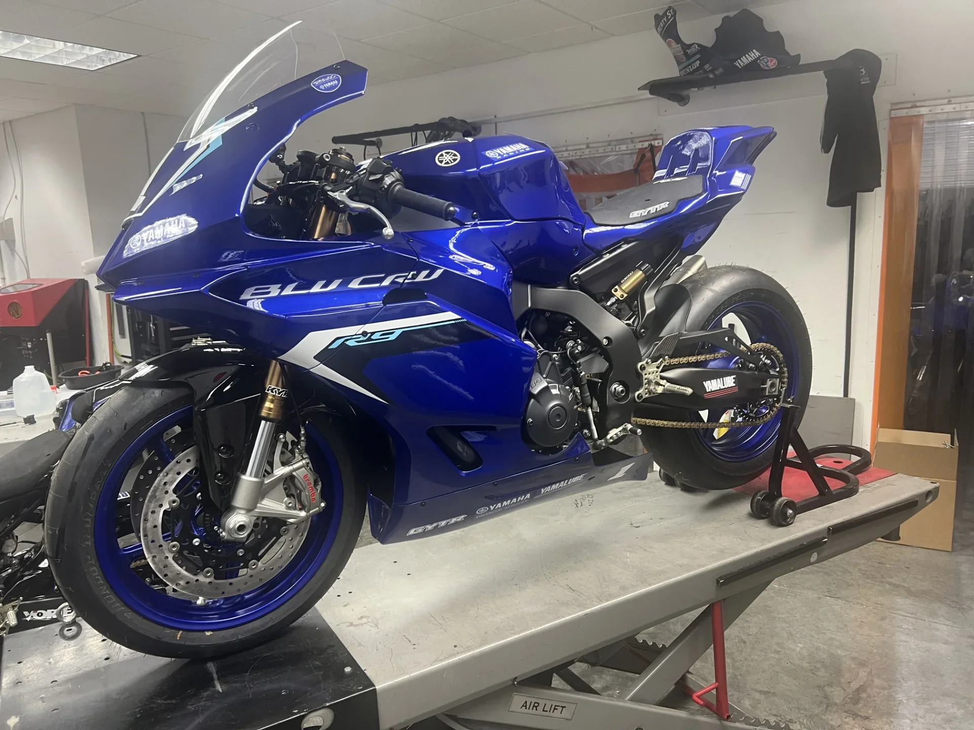 71-0459SS_OnBike.jpg.webp