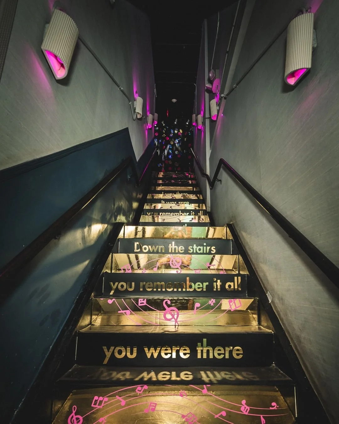 First impressions matter&mdash;and this entry sets the tone. Whether it&rsquo;s a sleek photo moment or a personal detail, we love creating unforgettable arrivals.

Would you walk into your event with a wow like this?

Venue: @74_wythe
Planner: @shim