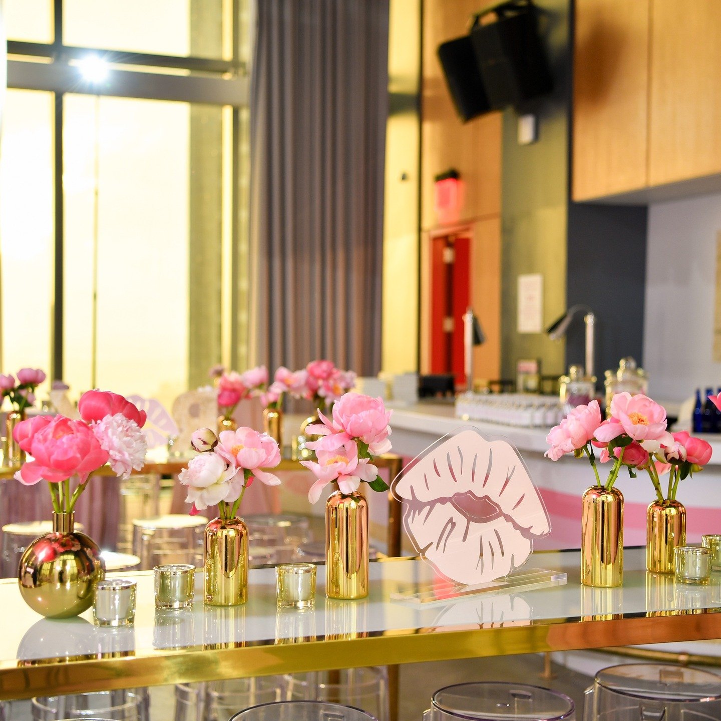 Pink, glam and the perfect way to celebrate Rhyann's Bat Mitzvah. 💕✨

Venue: @virginhotelsnyc 
Planner: @michael_marielli_events 
Event Design, Decor &amp; Floral: @jw_eventdesign 
Entertainment: @pureeventgroup 
Photography: @whitelightevent
