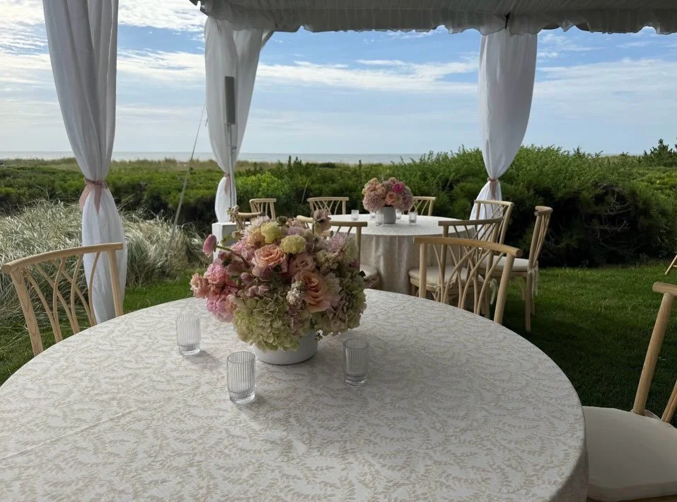 Getting ready for a season by the shore 🌊☀️
We can&rsquo;t wait for what&rsquo;s ahead.

Venue: Private Residence 
Design/Decor: @jw_eventdesign 
Planner: @jw_eventdesign 
Caterer: @elegantaffairscatering