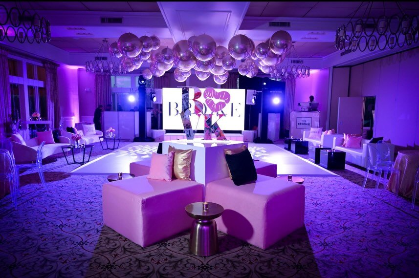 Giving cover-worthy from every angle 💋

Venue: @harrisonmeadows_cc 
Design/Decor: @jw_eventdesign 
Entertainment: @luvmydjny 
Planner: @lissycarrevents 
Photography: @starrphotographynyc