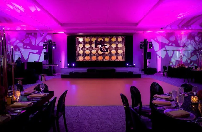One Night in Hollywood ⭐️🩷

Venue: @braeburncc1964 
Design/Decor: @jw_eventdesign 
Planner/Entertainment/Production: @esp_creative 
Photographer: @starrphotographynyc