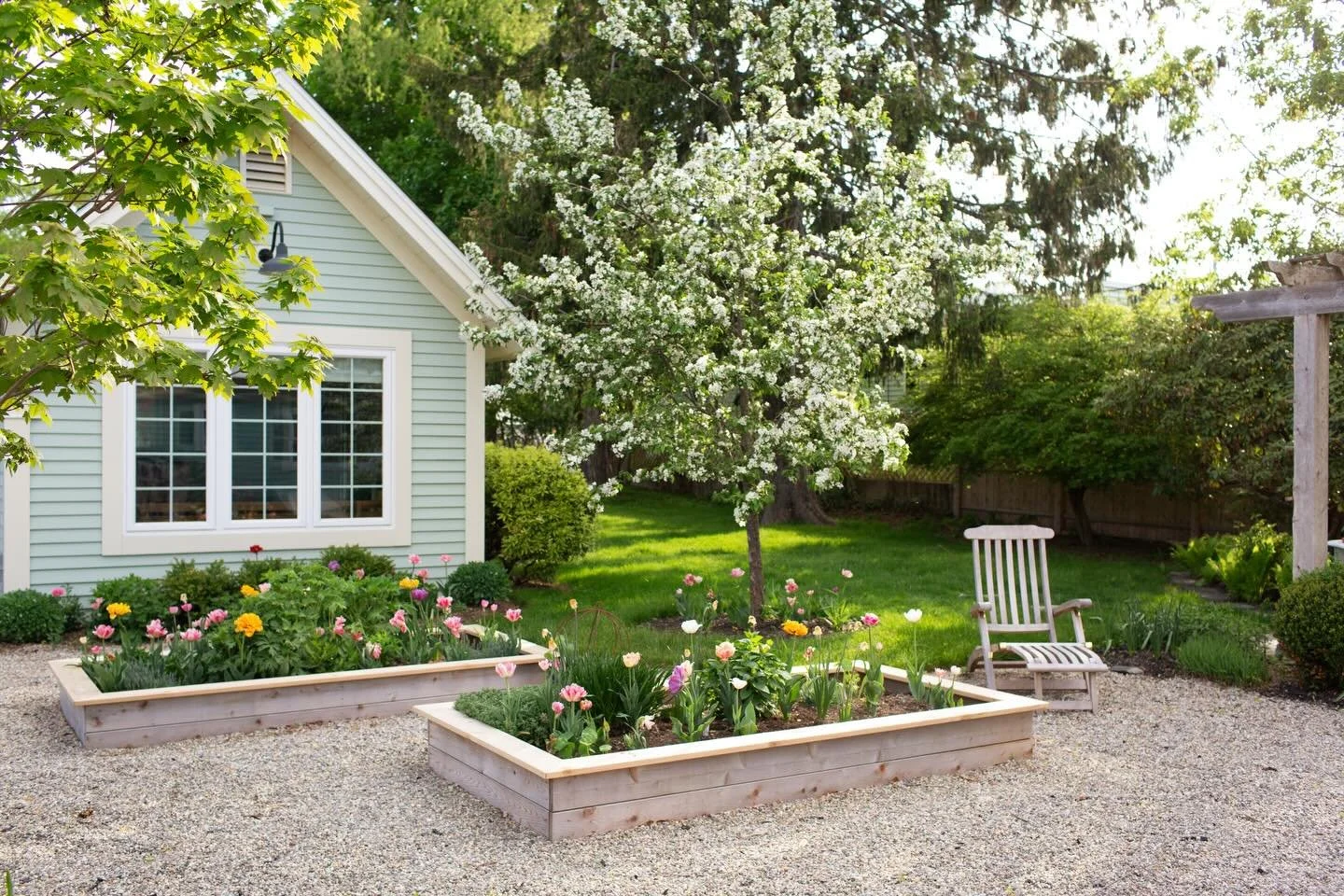 Last call for the tulips and our crabapple blossoms this week. This spring&rsquo;s blooms were so good to us! ✨