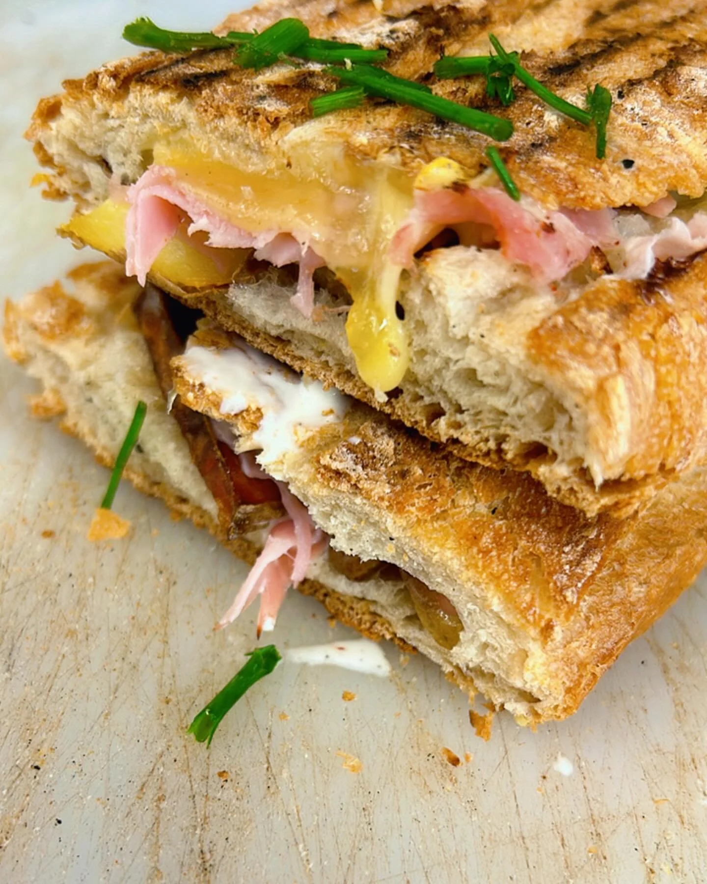 Le Nouveau ESQUICHÉ de la Semaine 🫴🏻
RACLETTE TIME 💣
#sandwiches #new #italia 
#french #frenchriviera #sandwichporn #suggestions #nice #foodporn #foodtruck #frenchfood #france #pornfood #patisseries  #gateaux #like #jamelcomedyclub #nouve