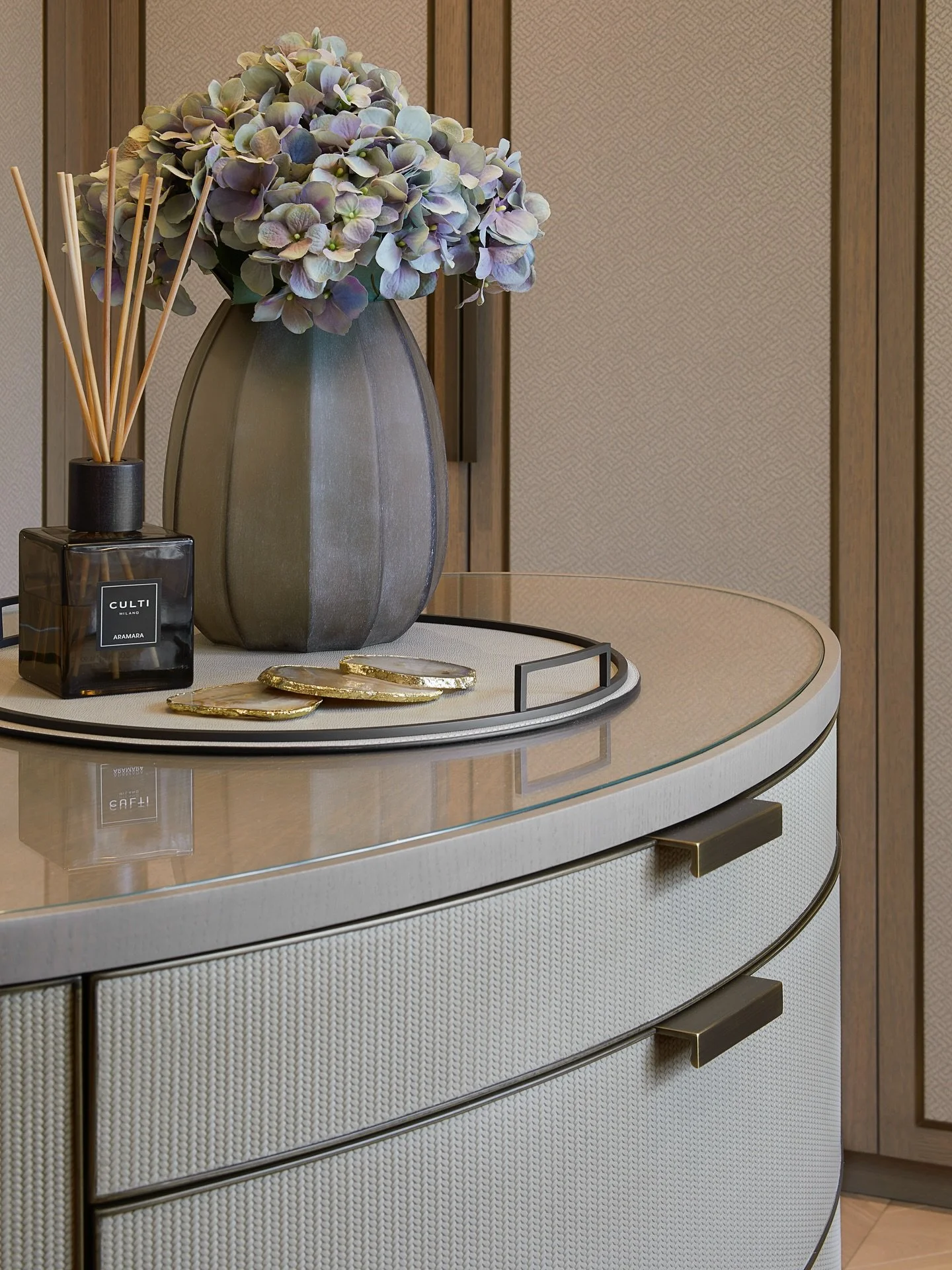Gentle curves, exotic leathers and bronze details in the dressing room at our North London Family Home project ✨
.
.
.
#interiordesign #luxuryhomes #luxuryinteriors #luxuryrealestate #modernhomes #moderninteriordesign #interiortrends #londoninteriors