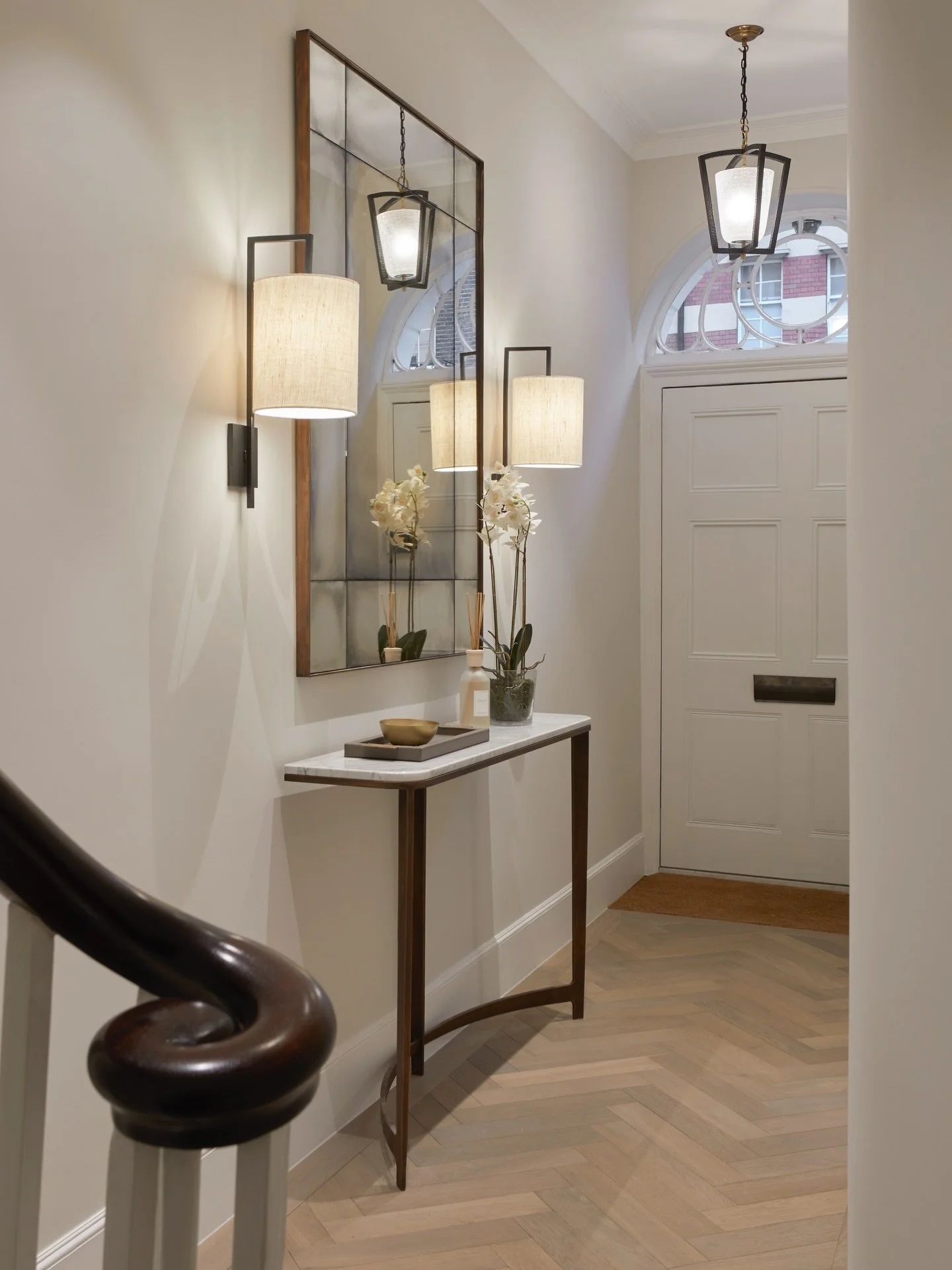 Setting the tone for the week with the entrance hallway at our Mayfair Townhouse project 💫
.
.
.
#entrance #luxuryinterior #luxuryhomes