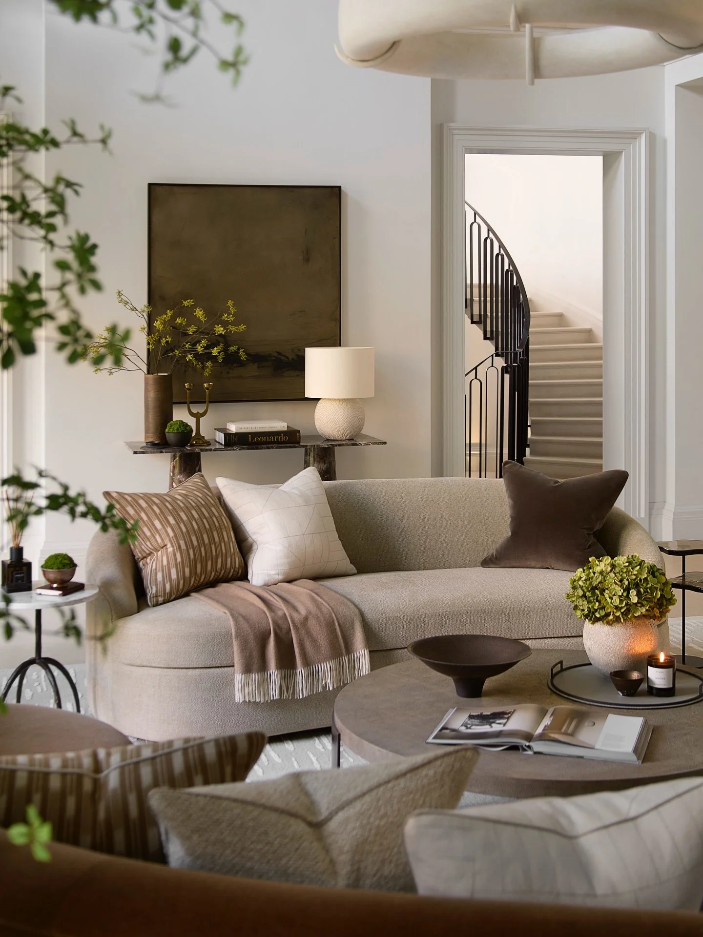 Starting the week on a high with a glimpse to the elegant living room from our Hampstead family home project.
.
.
.
#luxuryinterior #livingroomdesign #livingroom