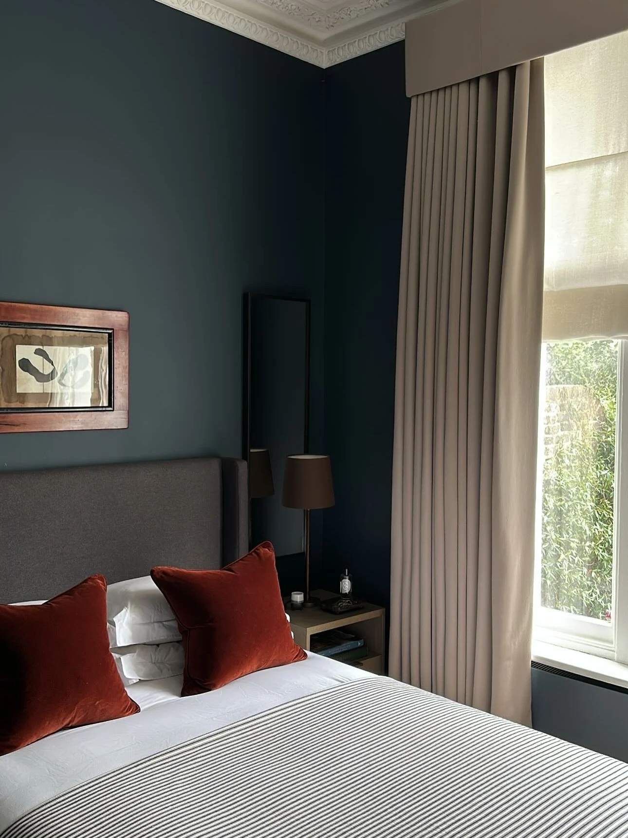 Ocean blues with touches of rusty red and taupe 🤎
.
.
.
#bedroom #luxuryinterior #bedroomdesign