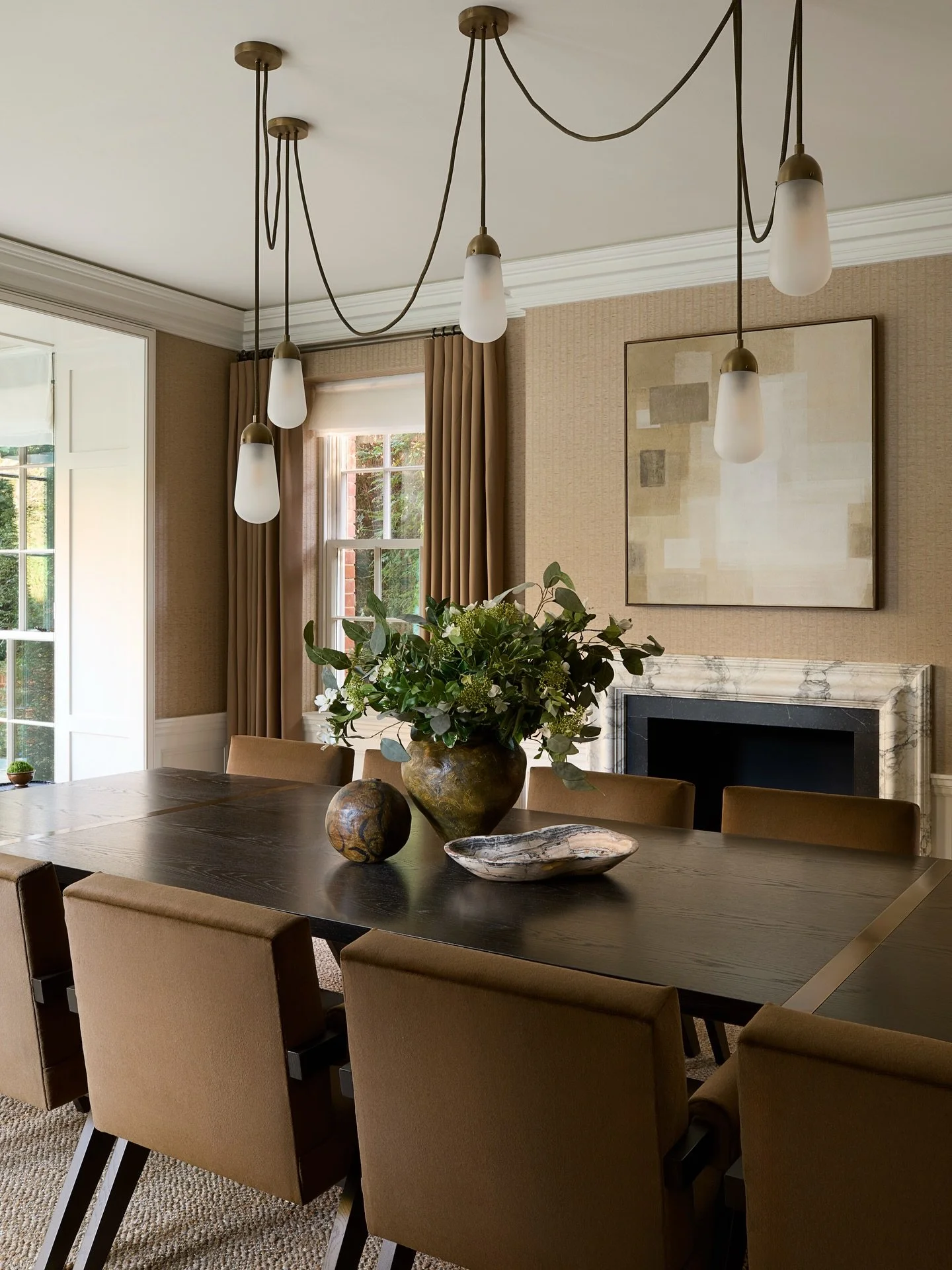 Chocolate browns set a warm, enveloping tone in the dining room at our Hampstead family home. Wishing everyone a beautiful start to the week 🤎
.
.
.
#diningroom #diningroomdesign #diningroomdecor #diningroominspo #interiors