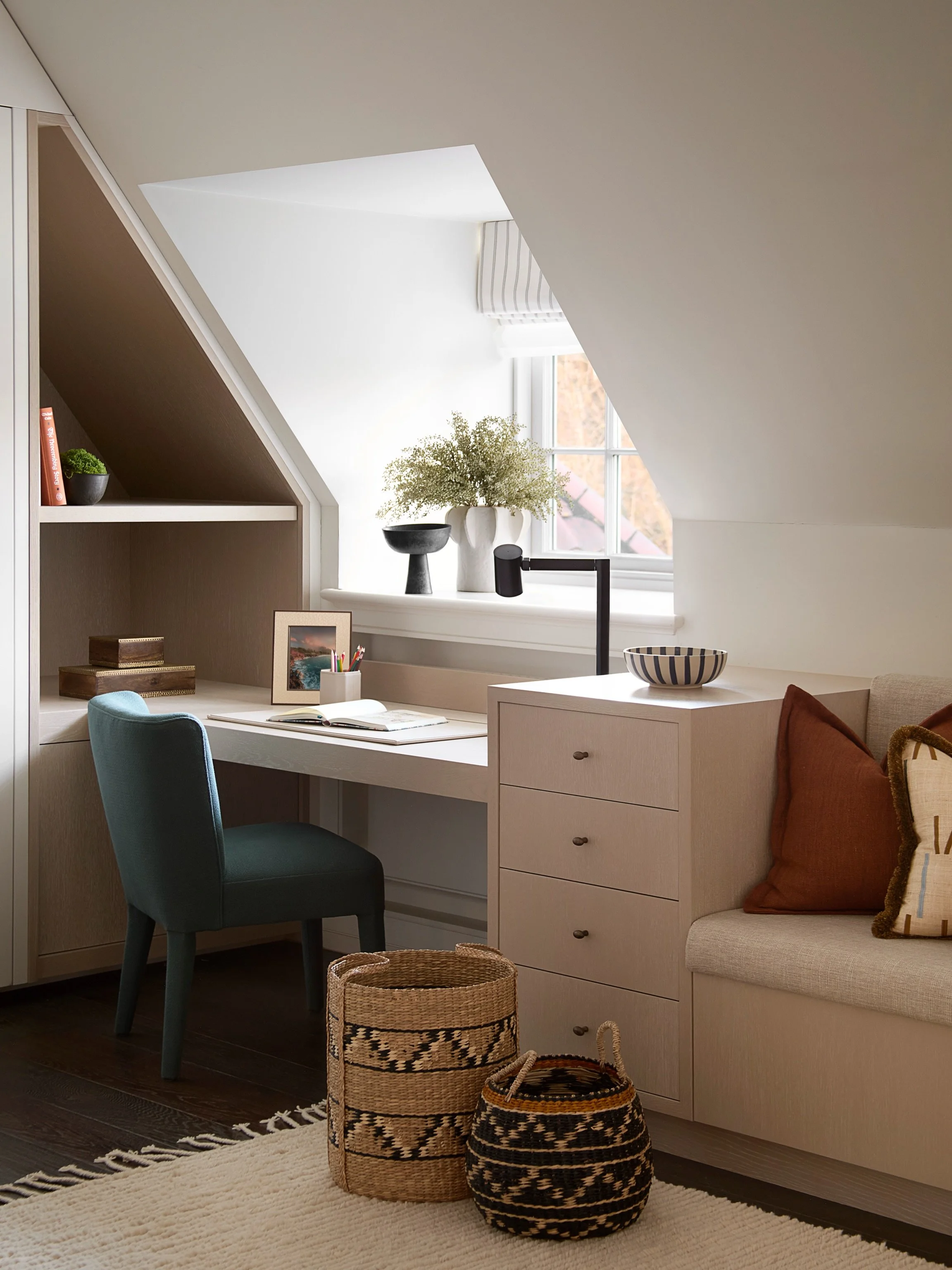 Starting this short week with some of the study and WFH setups we&rsquo;ve designed over the years. Swipe left 👈 to explore.
.
.
.
#study #wfh #studydesign #homestudy #andreabenedettini