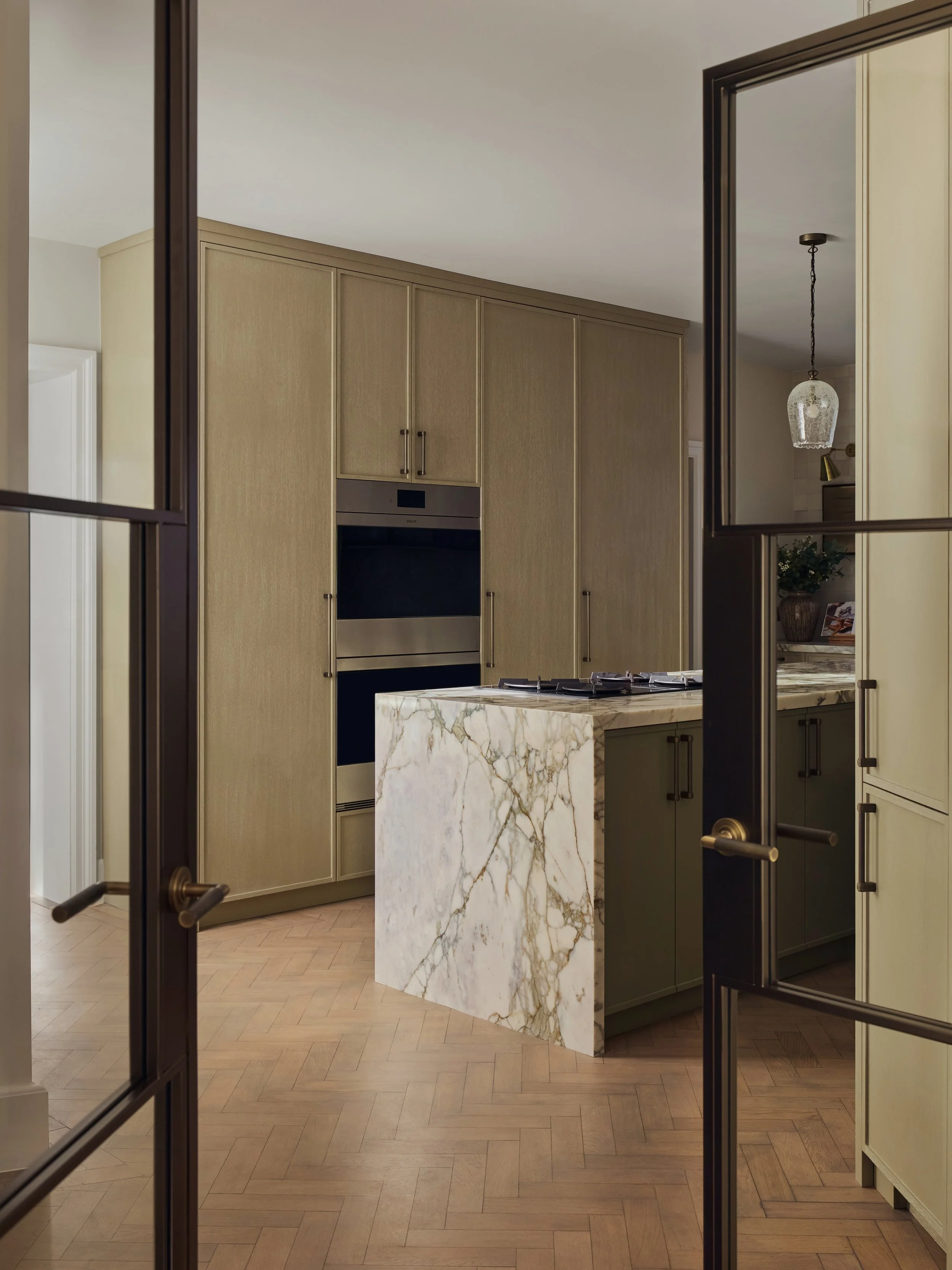 Happy Friday everyone! We are ending the week with a tour of the kitchen at our Hampstead Arts &amp; Crafts home, where a timeless combination of green marbles, handcrafted ceramic tiles and warm natural timbers creates a beautifully inviting and fun