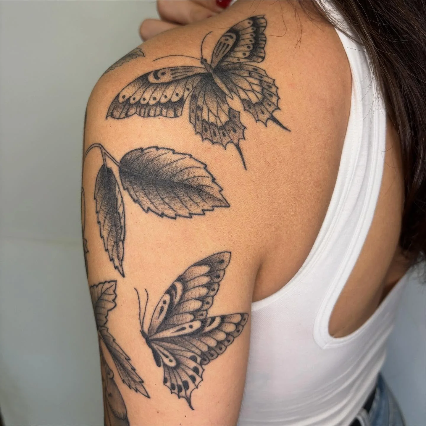 Healed :-) ♧ for appointments email ameliarosetattoo@gmail ♧ 

#Losangelestattoo #whimsicaltattoo #storybookillustration #tattooartist #tattoodesign #blackandgreytattoo #botanicaltattoo