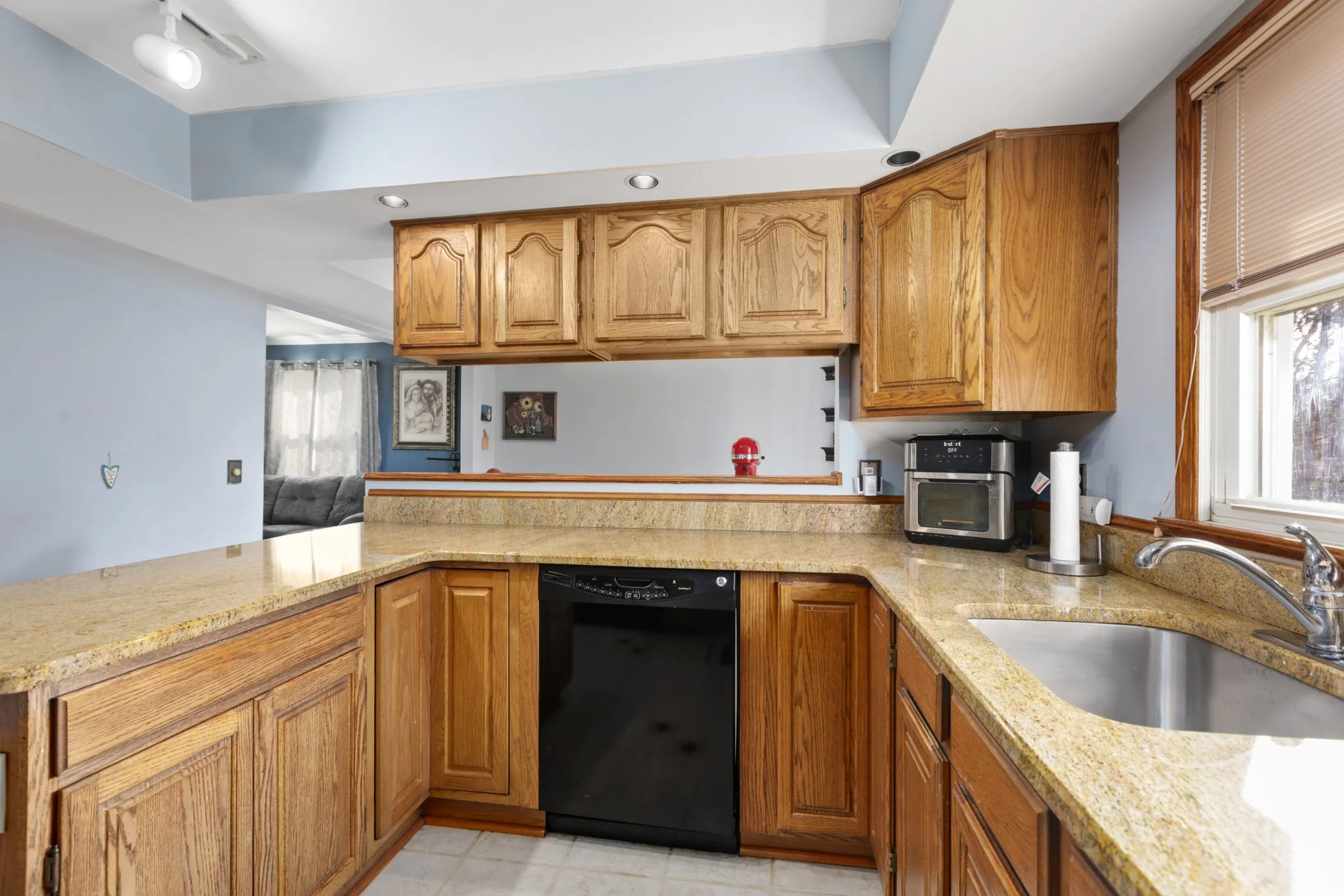 2628 Kenwyck Drive Troy - 08.jpg