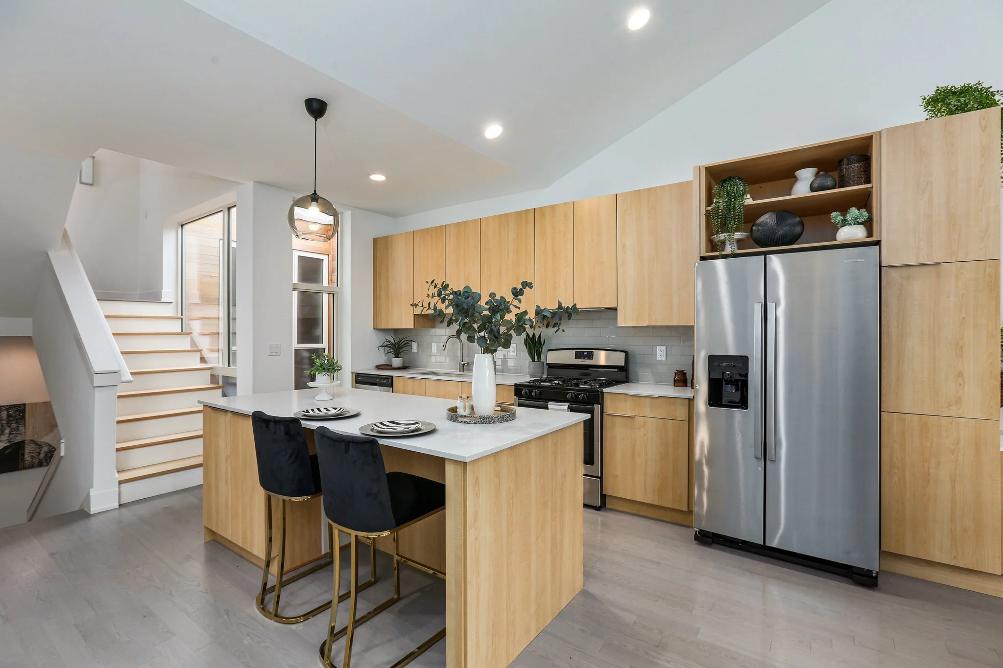 10-web-or-mls-2832 John R Street - 09.jpg