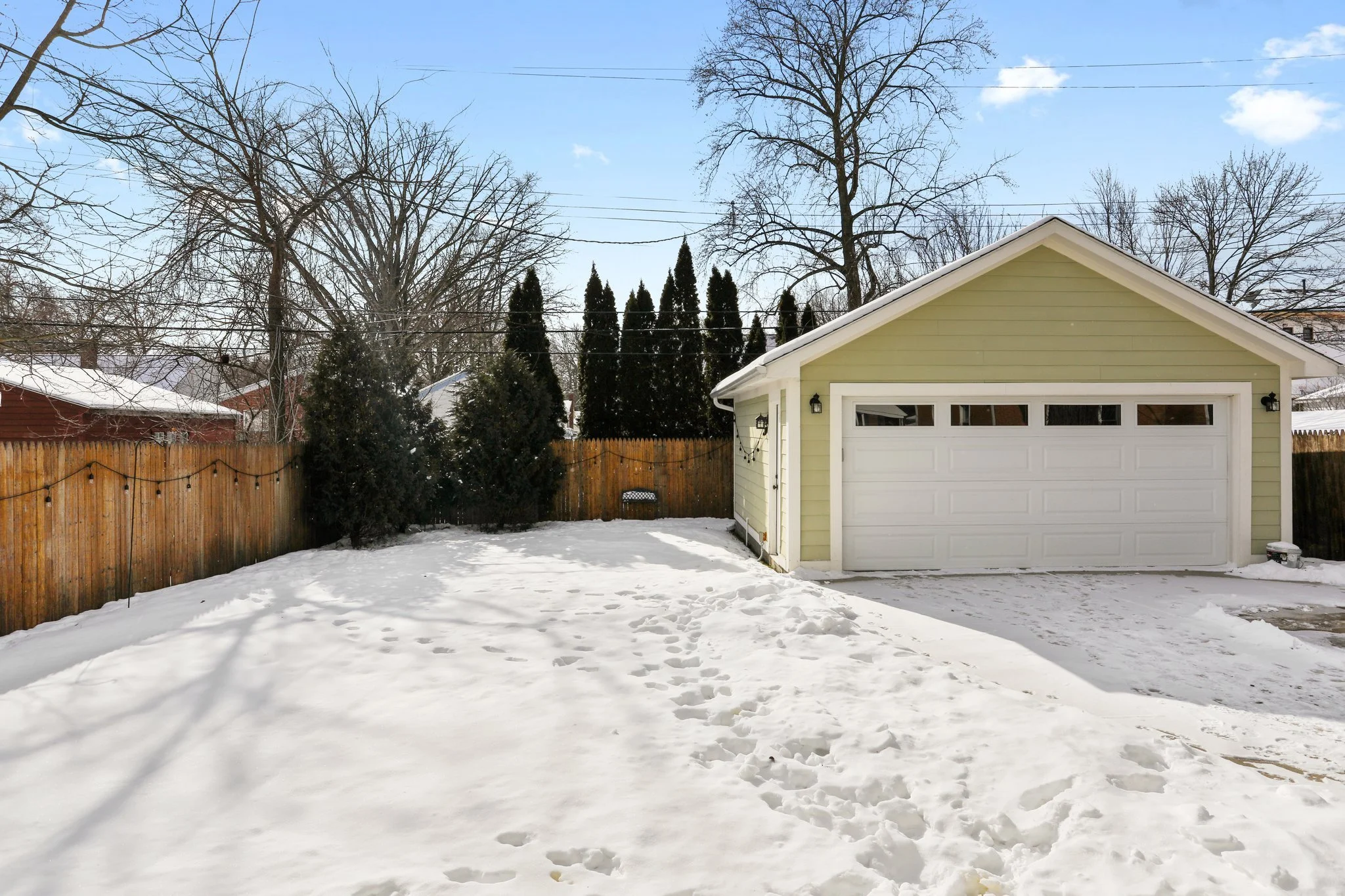 5-web-or-mls-927 Greenleaf Drive, Royal Oak - 05.JPG