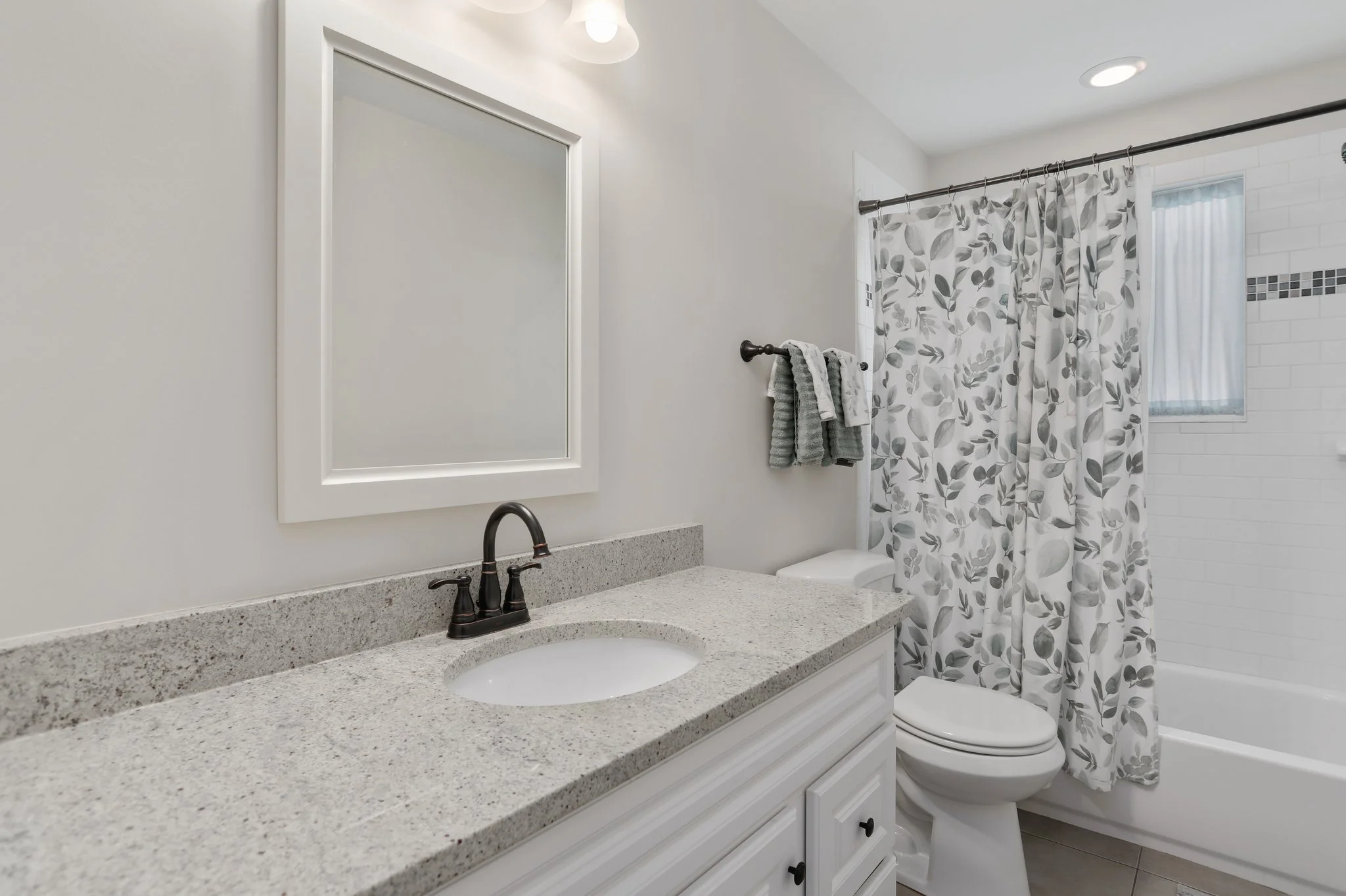 23-web-or-mls-927 Greenleaf Drive, Royal Oak - 23.jpg