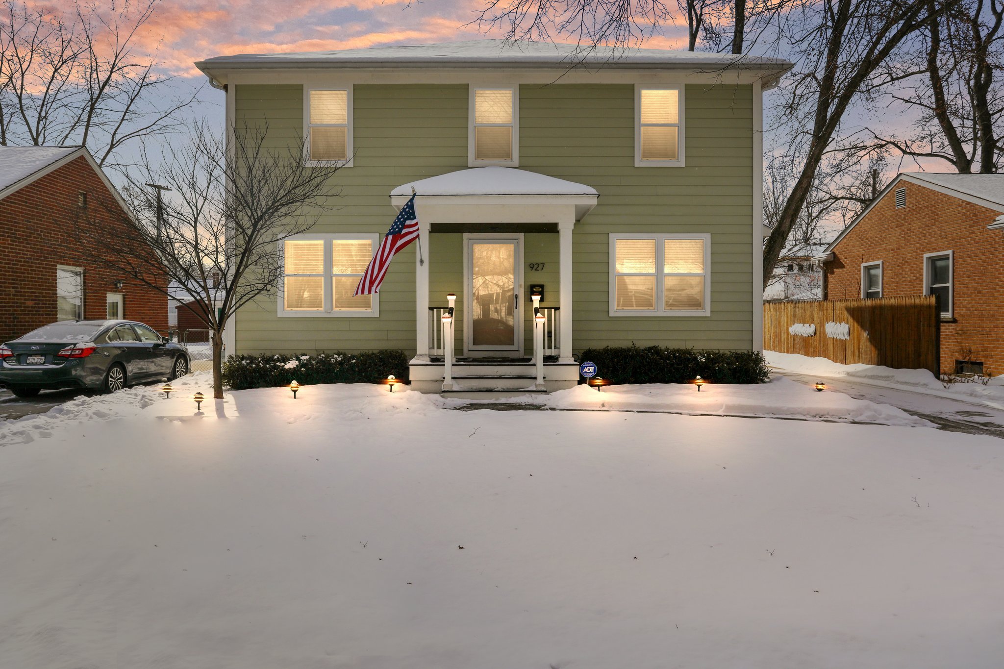 27-web-or-mls-927 Greenleaf Drive, Royal Oak - 02.JPG