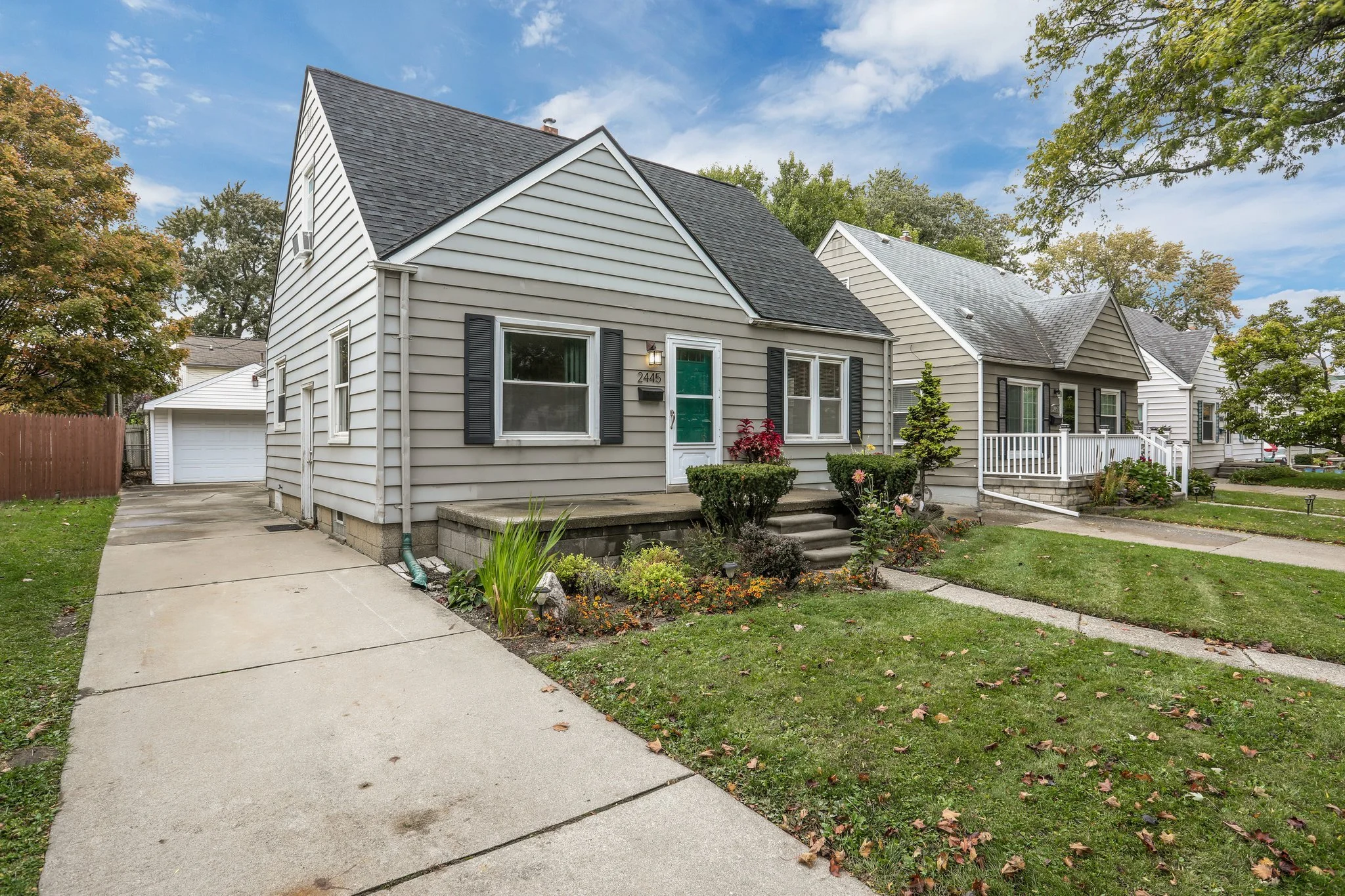 2-web-or-mls-2445 Brockton Avenue, Royal Oak0002.JPG