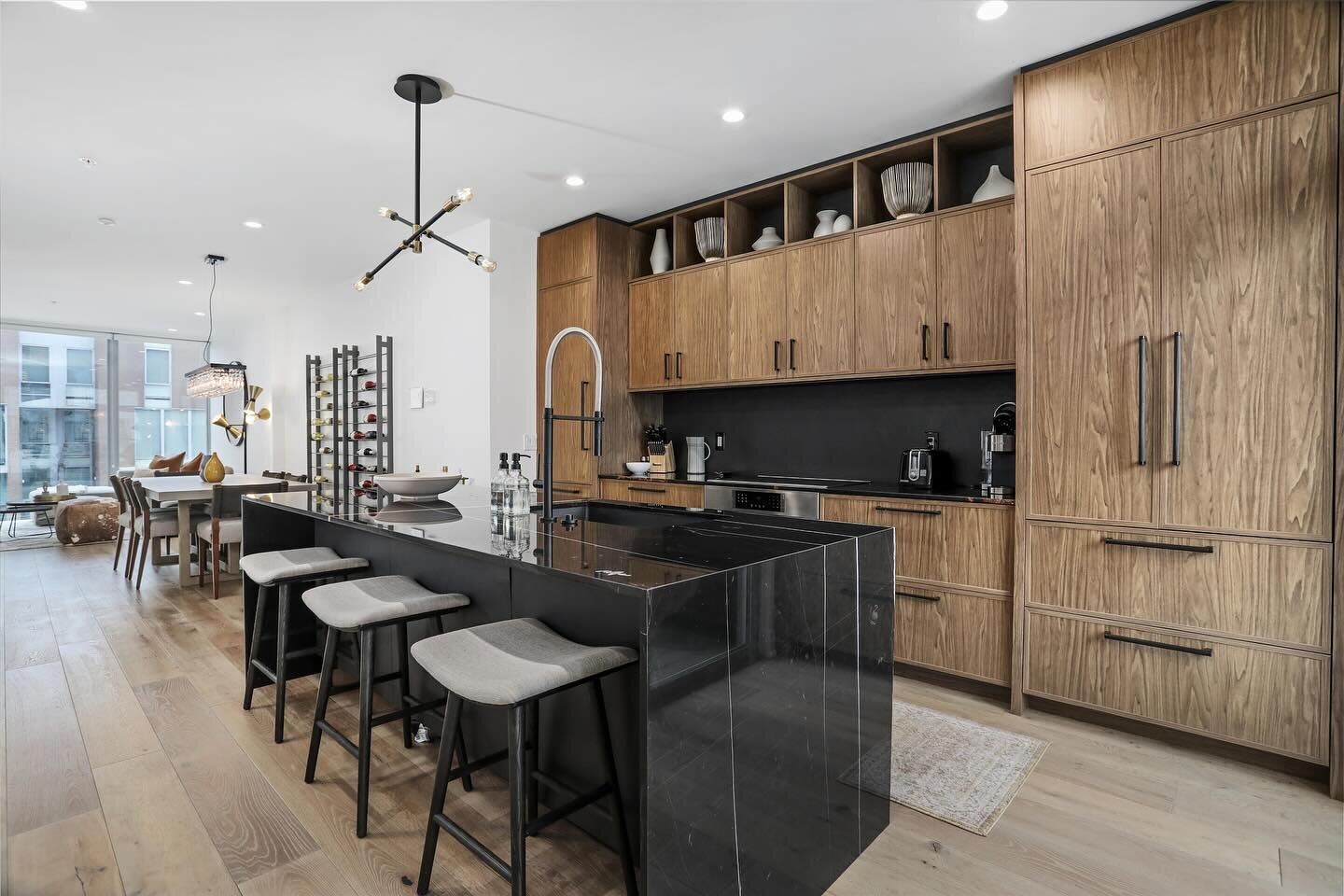 👋🏼 Say hello to a ✔️GOOD buy in Downtown Detroit! $775,000 💸 

Embrace a cosmopolitan, urban, chic lifestyle is this spectacular modern townhome nestled in prestigious 📍Brush Park! 

2 bedrooms, 2 baths, and nearly 2200 square feet of finished li