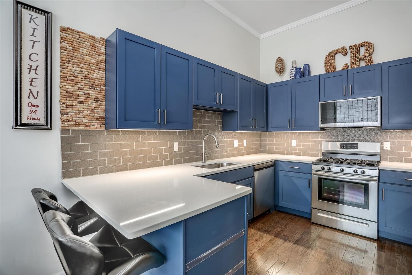 JOIN ME at 📍443 E Milwaukee TOMORROW 4/5 from 11:30am-1:30pm at our OPEN HOUSE! Whether you&rsquo;re already a 🌃 city dweller 👀 looking for your next spot ORRR if you&rsquo;re coming from the burbs 🏡 and looking for that perfect slice of urban pa