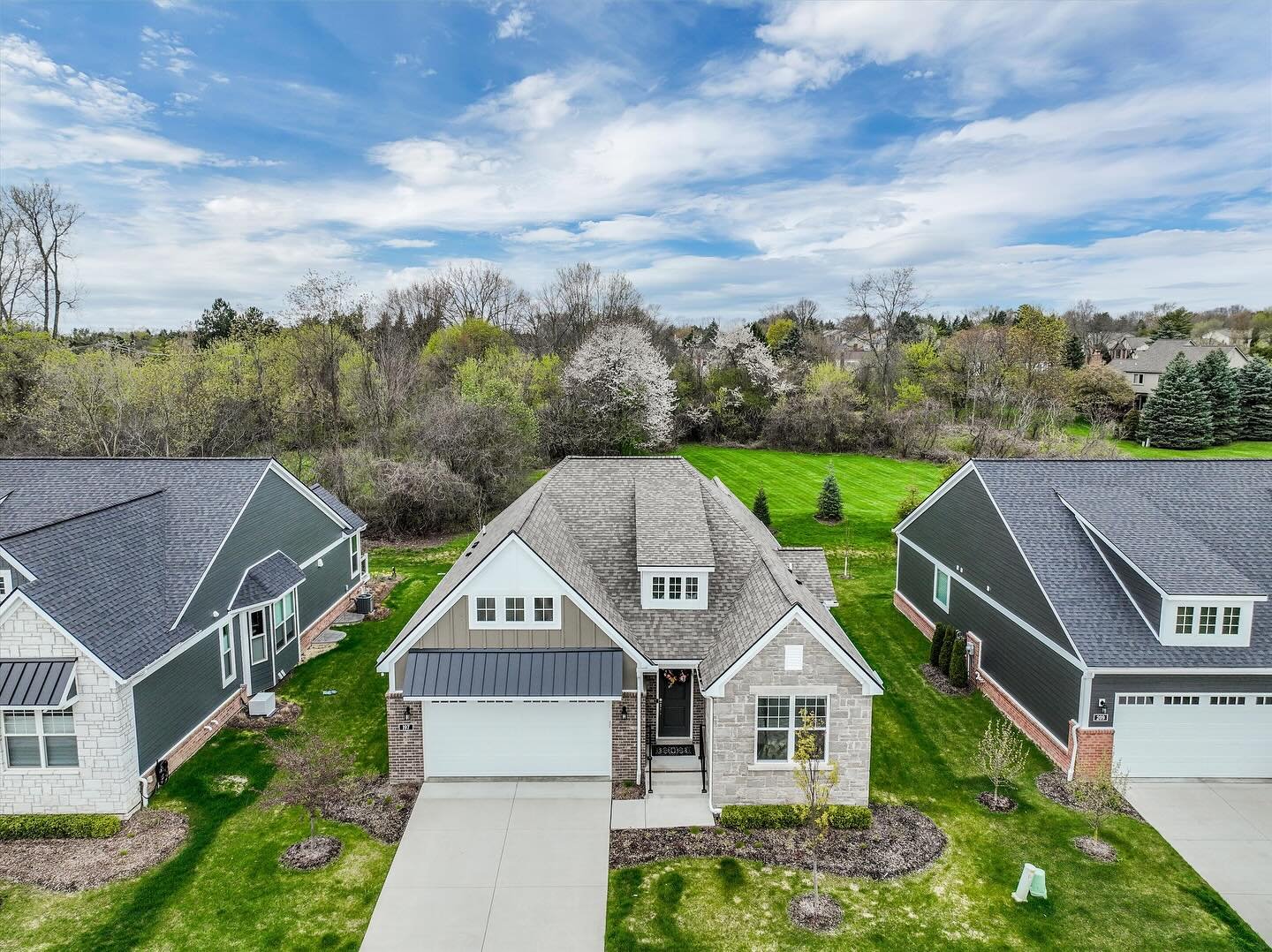 Heyyyy📍 Rochester Hills buyers | Totally move in ready, nearly NEW construction RANCH 🦄 with 3 bedrooms and 3 full baths! Nearly 3000 square feet of finished living space throughout with a finished lower level. Premium lot backing to woods 🌲 offer