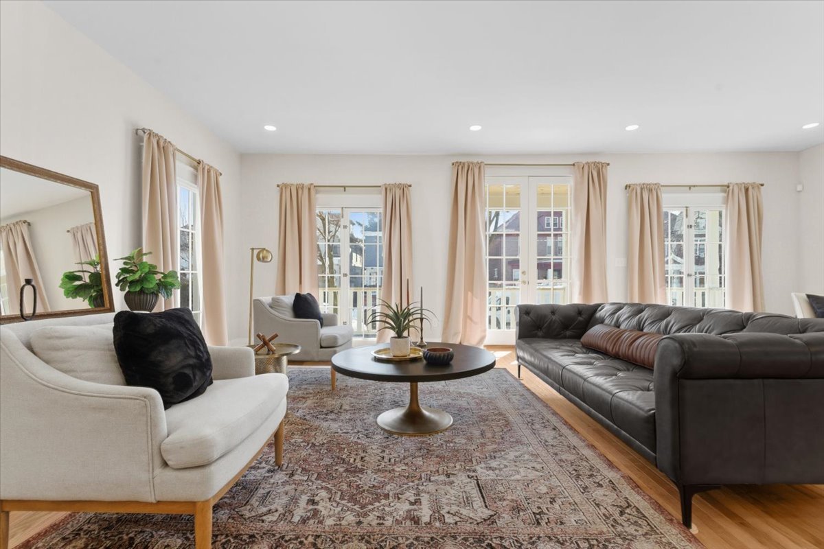 07-7873 Van Dyke Place-7.jpg