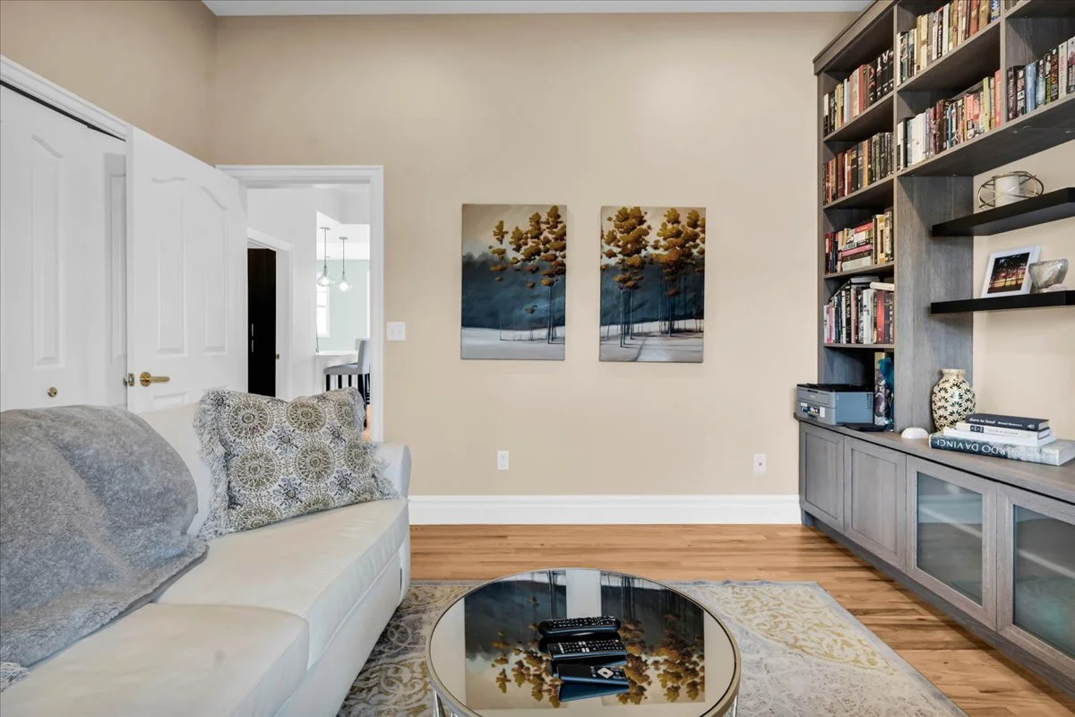 17-429 E Ferry St 9-17.jpg