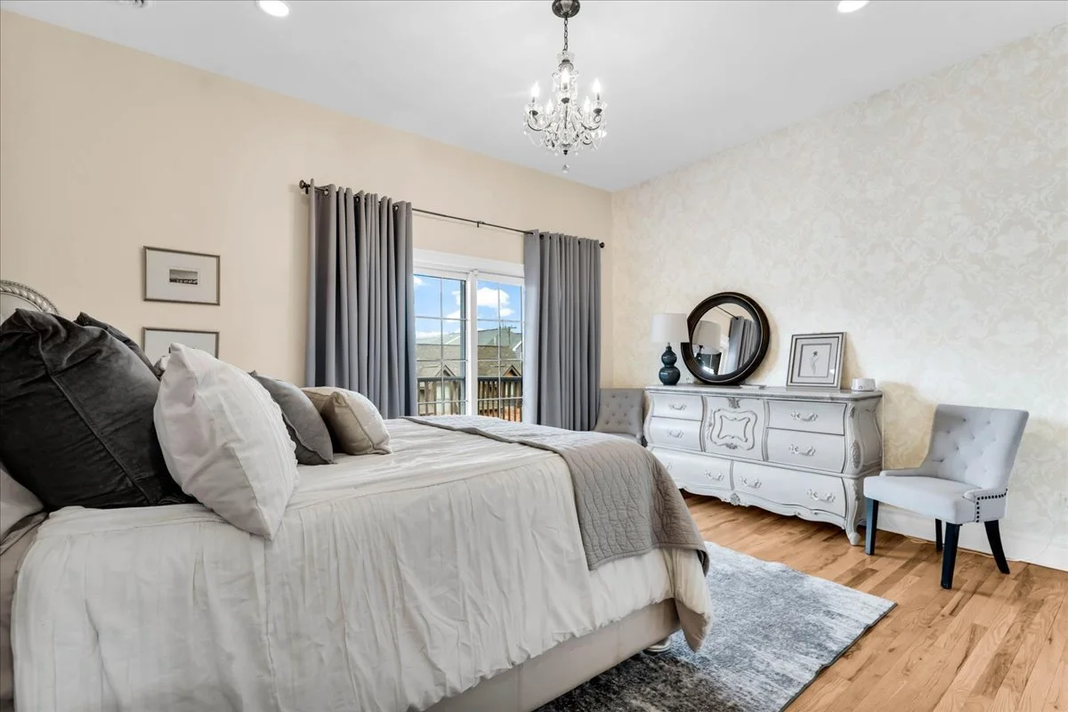 18-429 E Ferry St 9-18.jpg