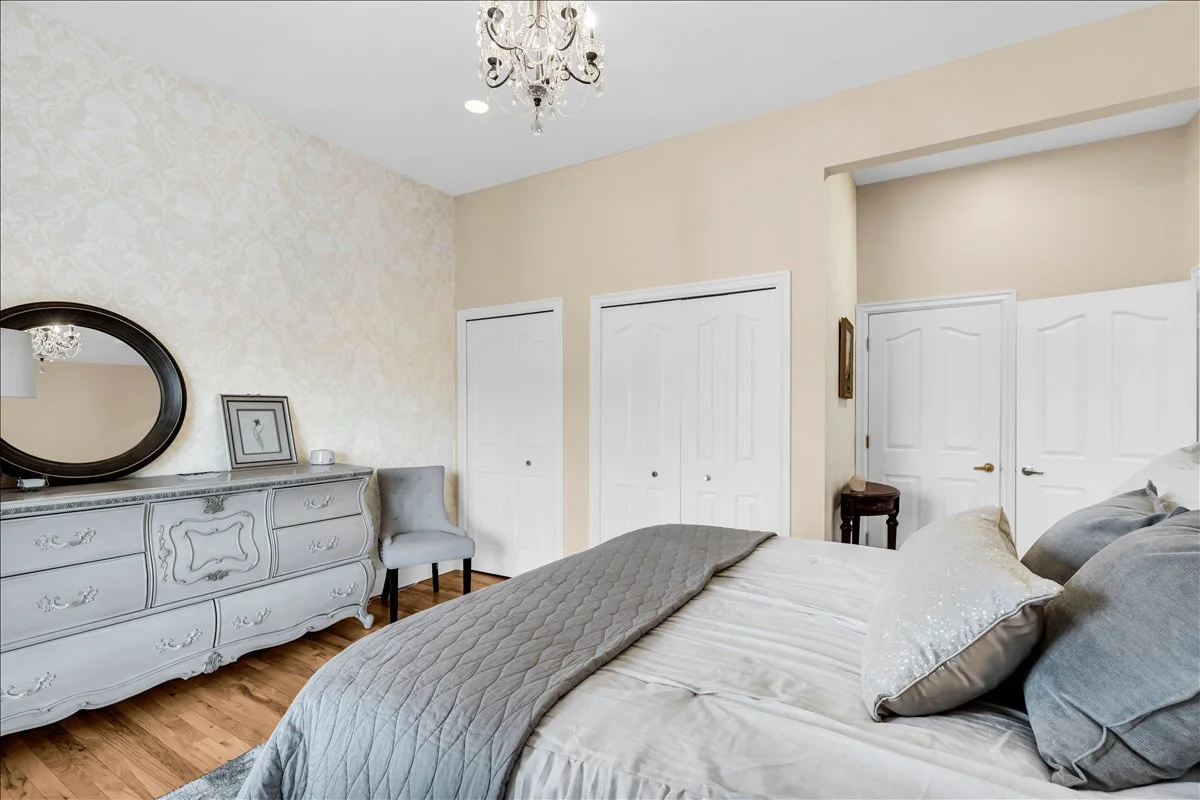 19-429 E Ferry St 9-19.jpg