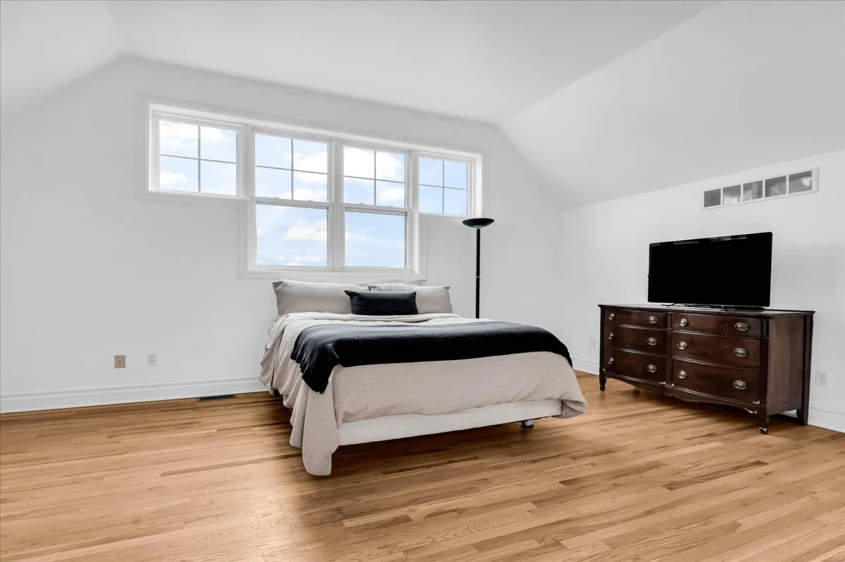 25-429 E Ferry St 9-25.jpg