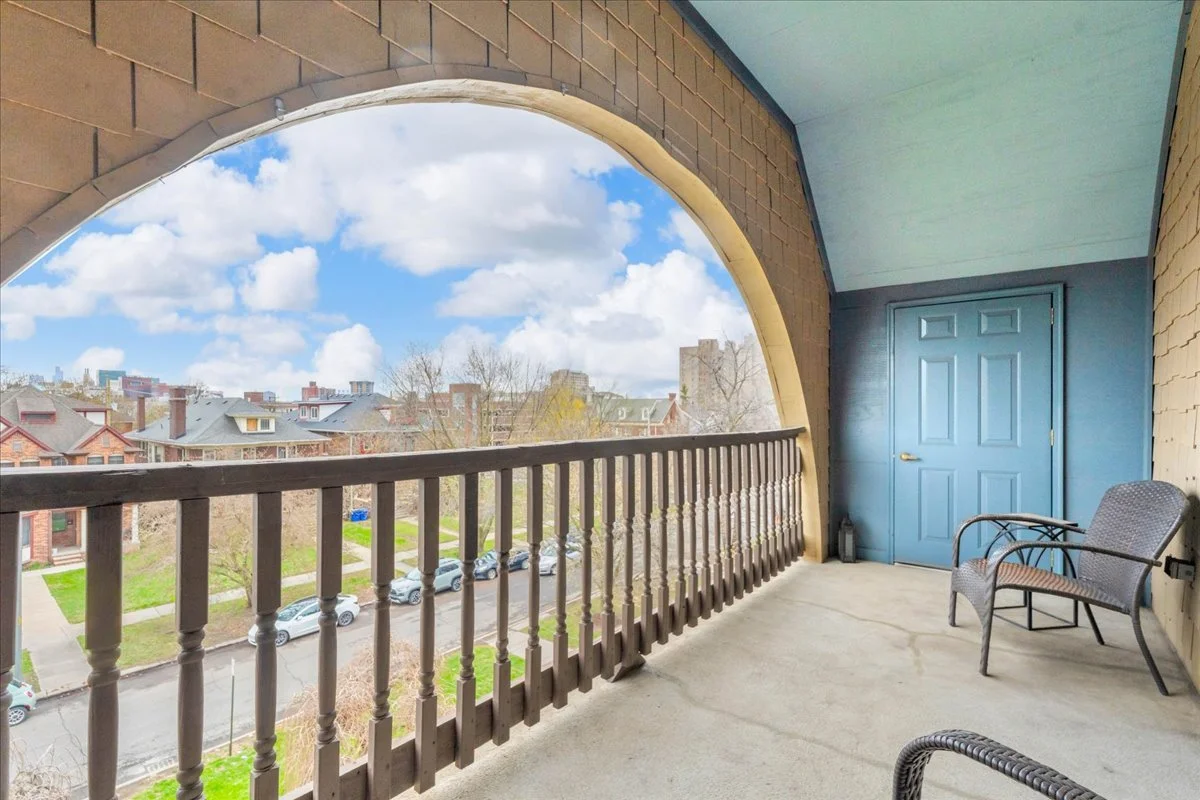 32-429 E Ferry St 9-32.jpg