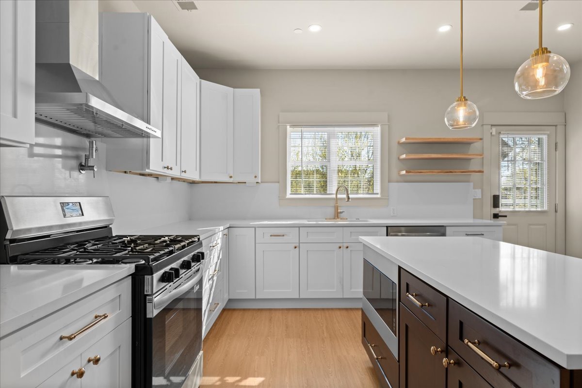 13-2414 Concord Ave-13.jpg