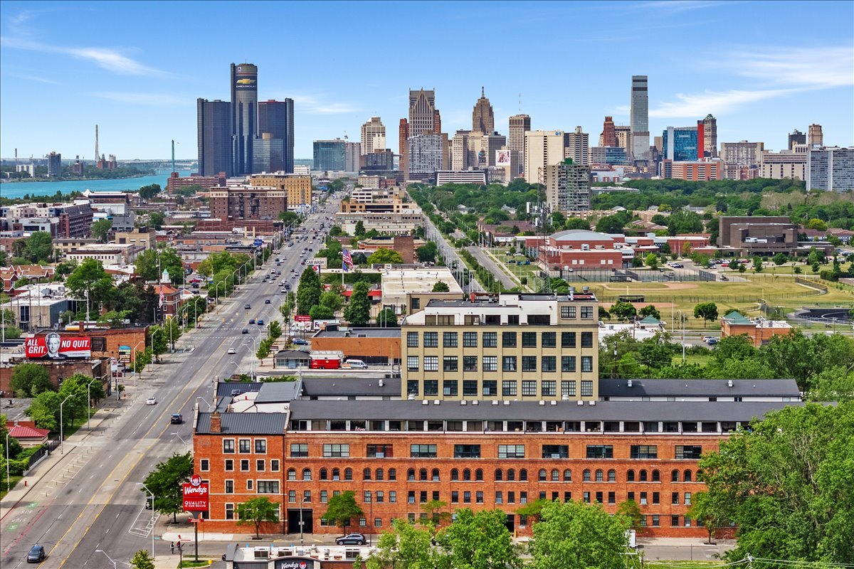 36-6533 E Jefferson Ave-5.jpg