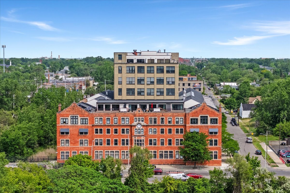 37-6533 E Jefferson Ave-6.jpg