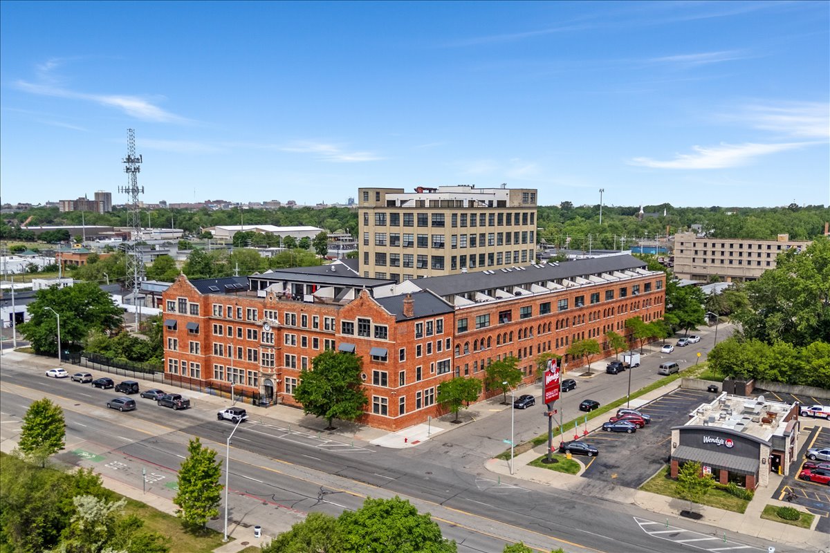 39-6533 E Jefferson Ave-8.jpg
