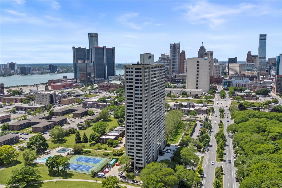 1300 E Lafayette #2810-12