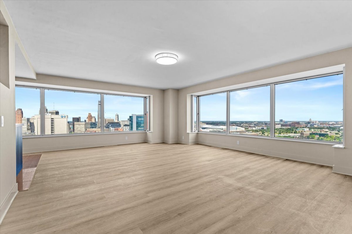 06-1300 E Lafayette St_5.jpg