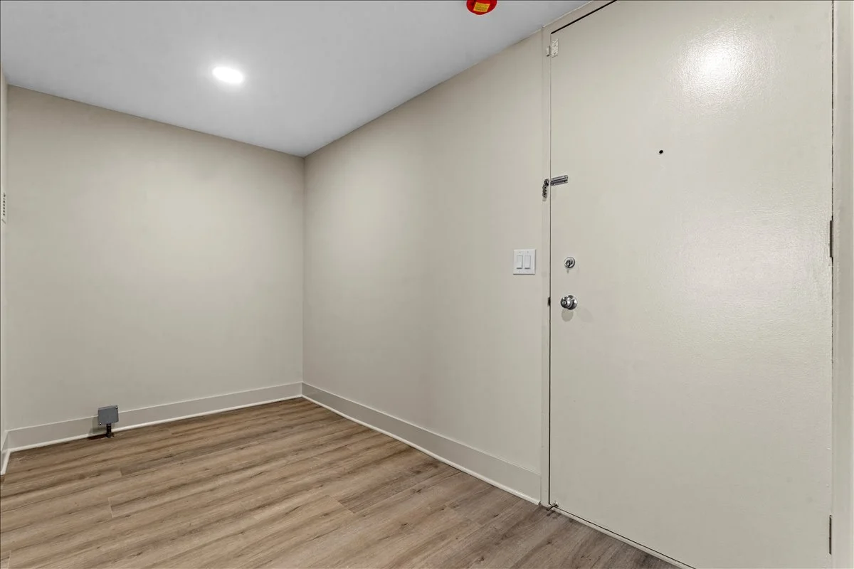 15-1300 E Lafayette St_14.jpg