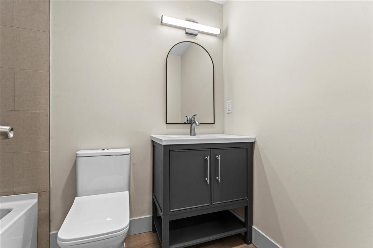 20-1300 E Lafayette St_19.jpg